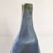 Vase vintage en céramique bleue 1960