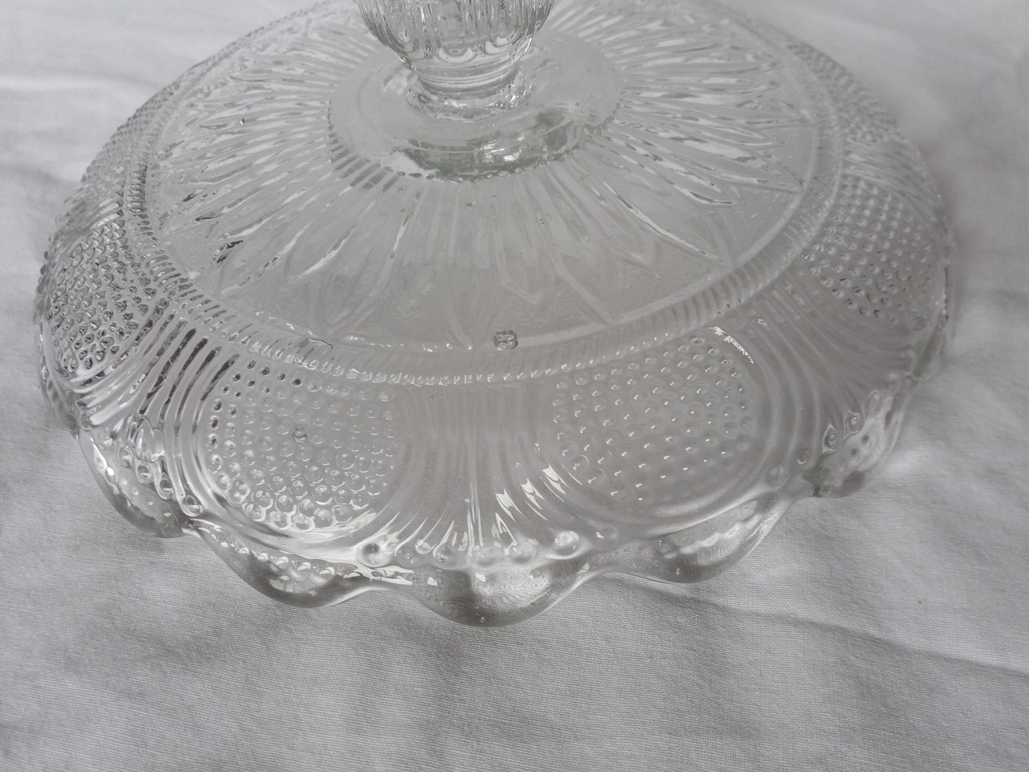 Presentation dish on pedestal cake display