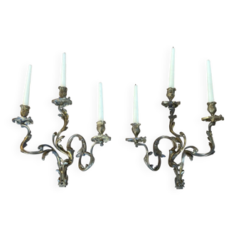Pair of Louis XV wall lights in gilded bronze, moving branches decorated with acanthus leaves