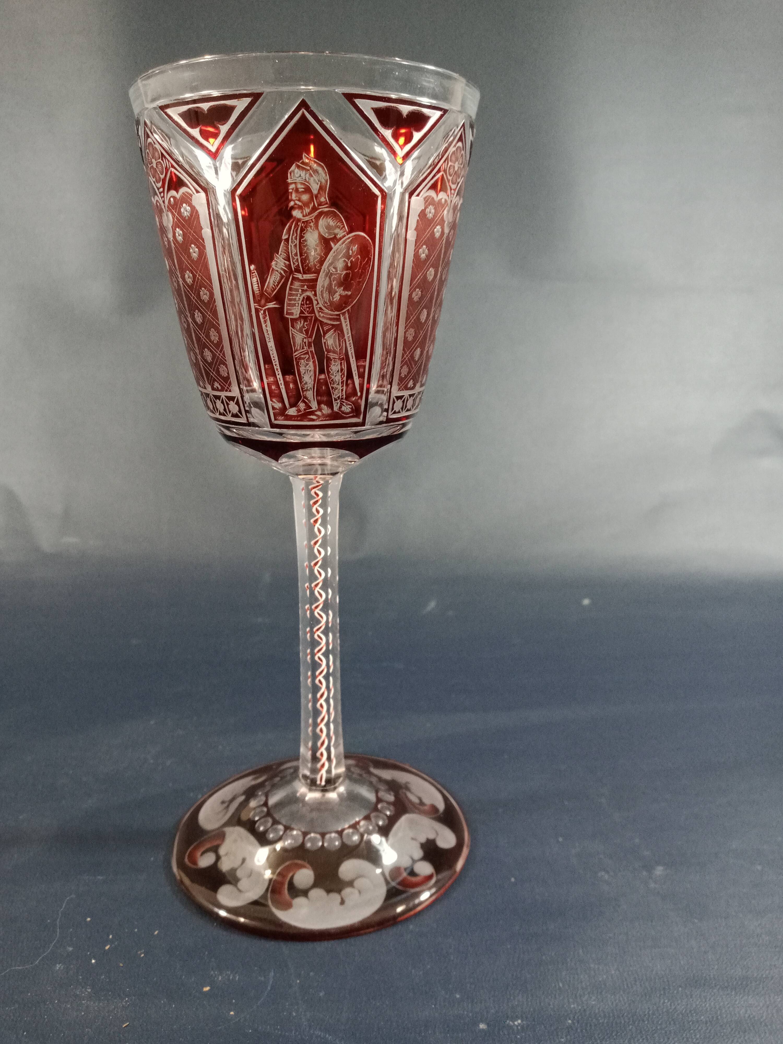 Double-layer crystal glass with knights engraved decoration