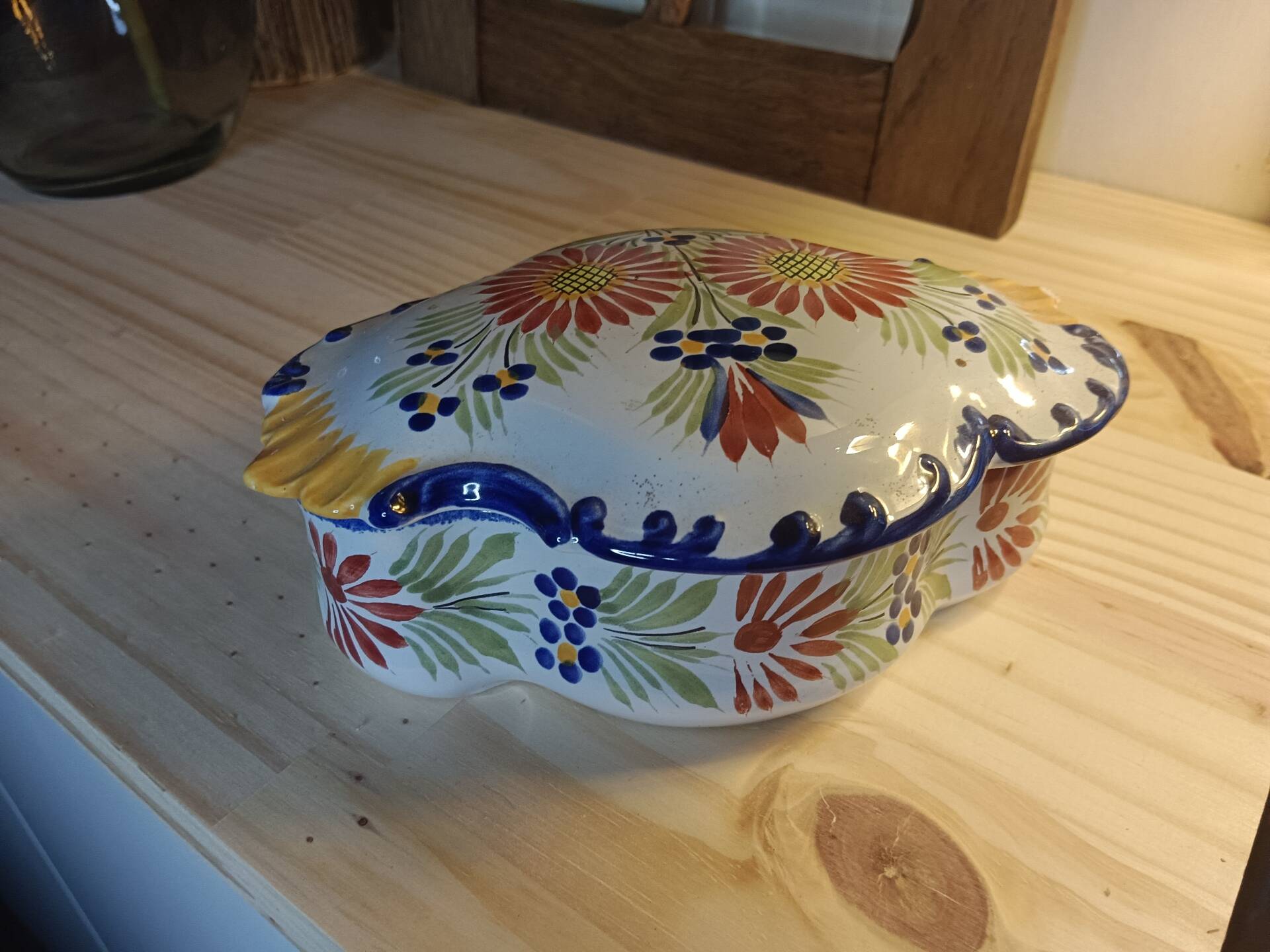 Covered box / vintage sweet jar in HB Henriot Quimper faience
