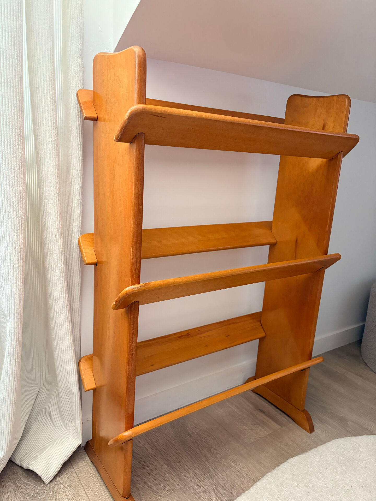 Small vintage wooden library – traditional assembly