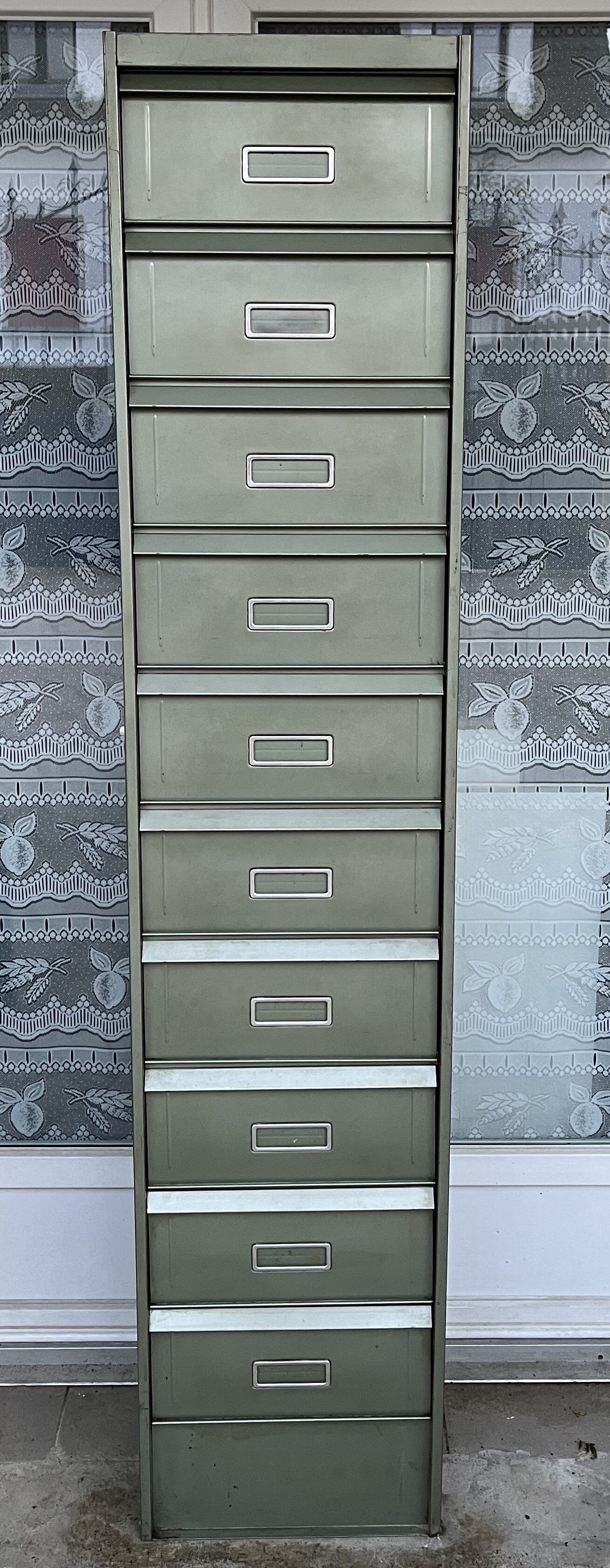 Industrial furniture of 10 valve lockers