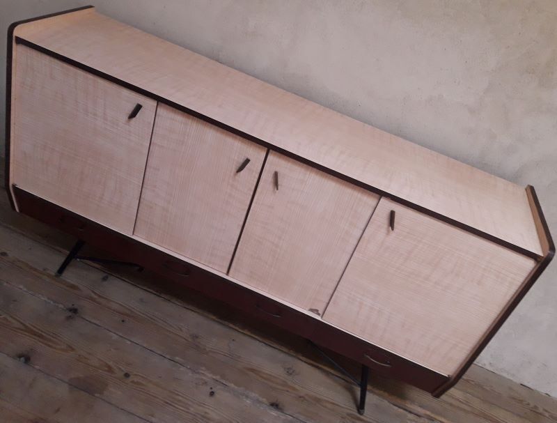 Buffet enfilade dining room