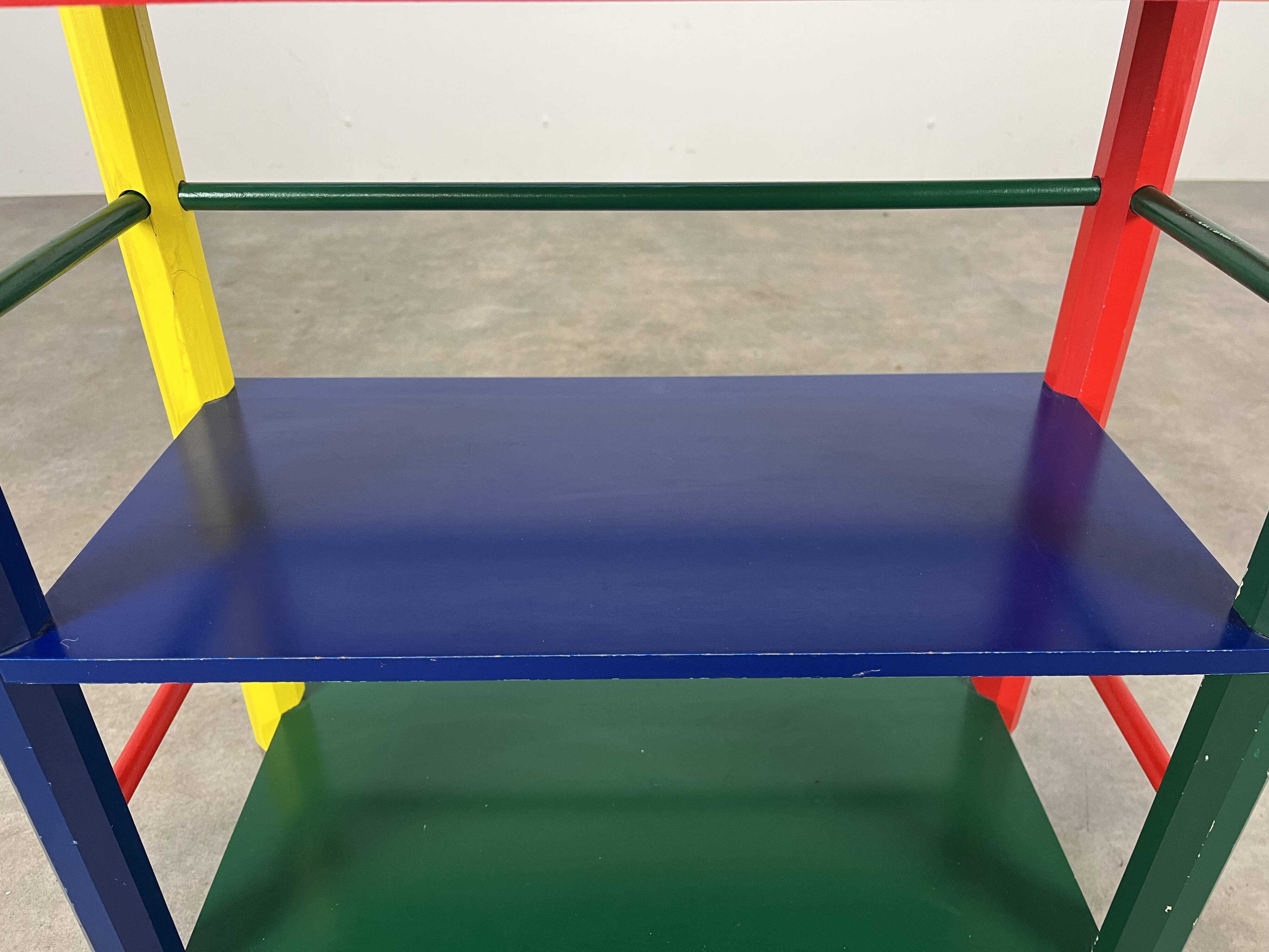 Etagère crayon style Pierre Sala pour enfants