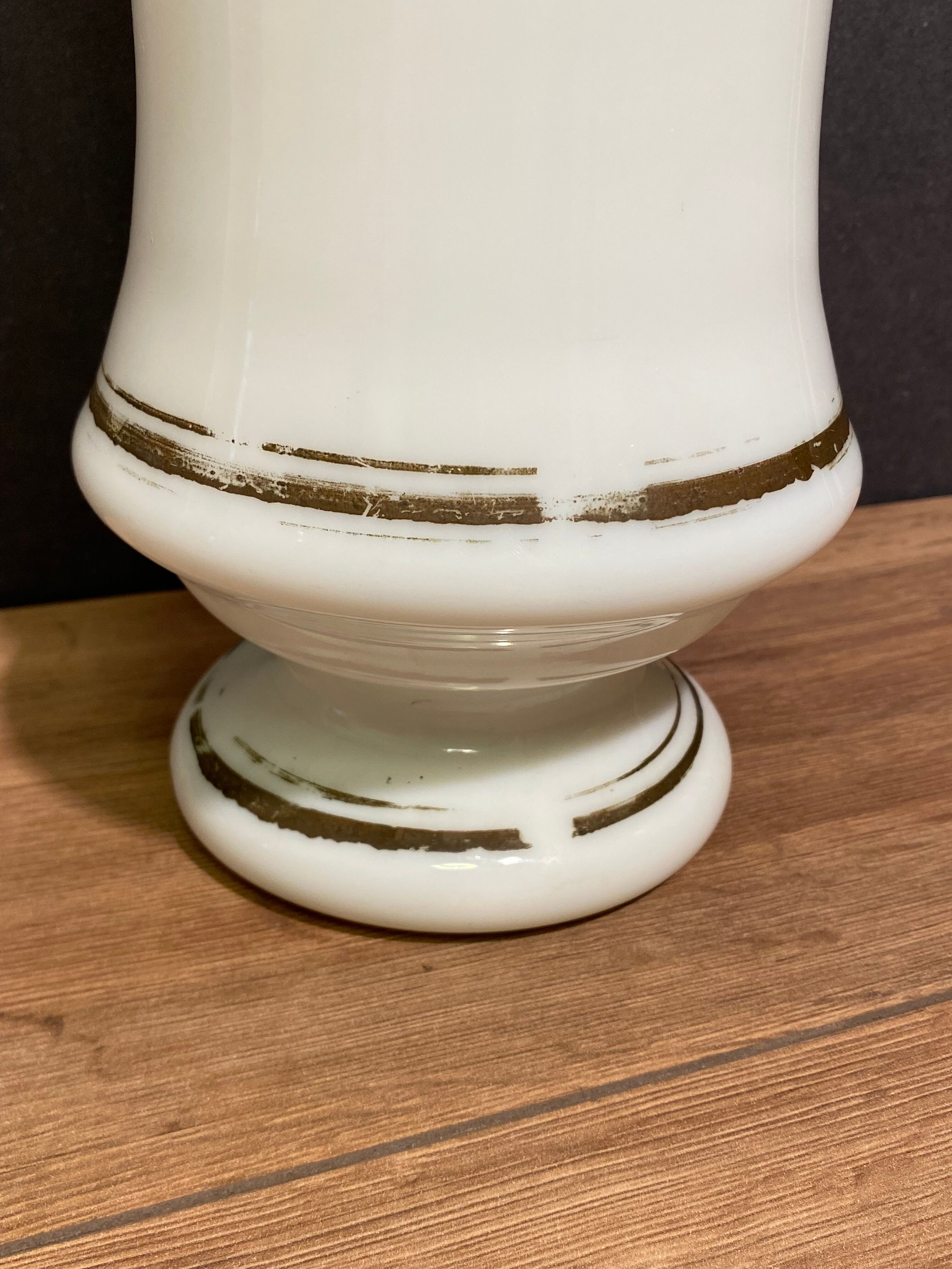 Vase on pedestal in white opaline nineteenth