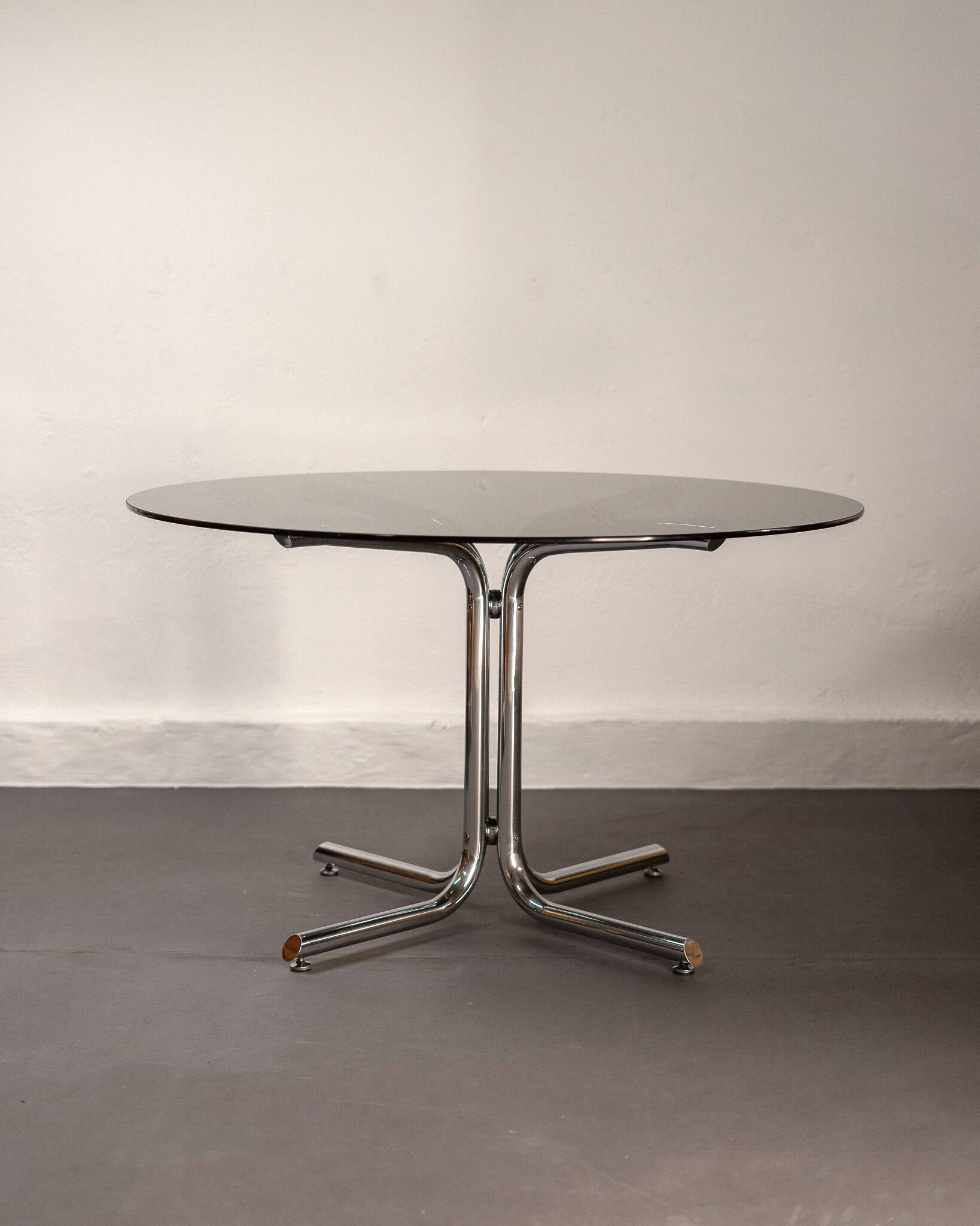 Round dining table in smoked glass and chrome-plated steel, Italy, 1970
