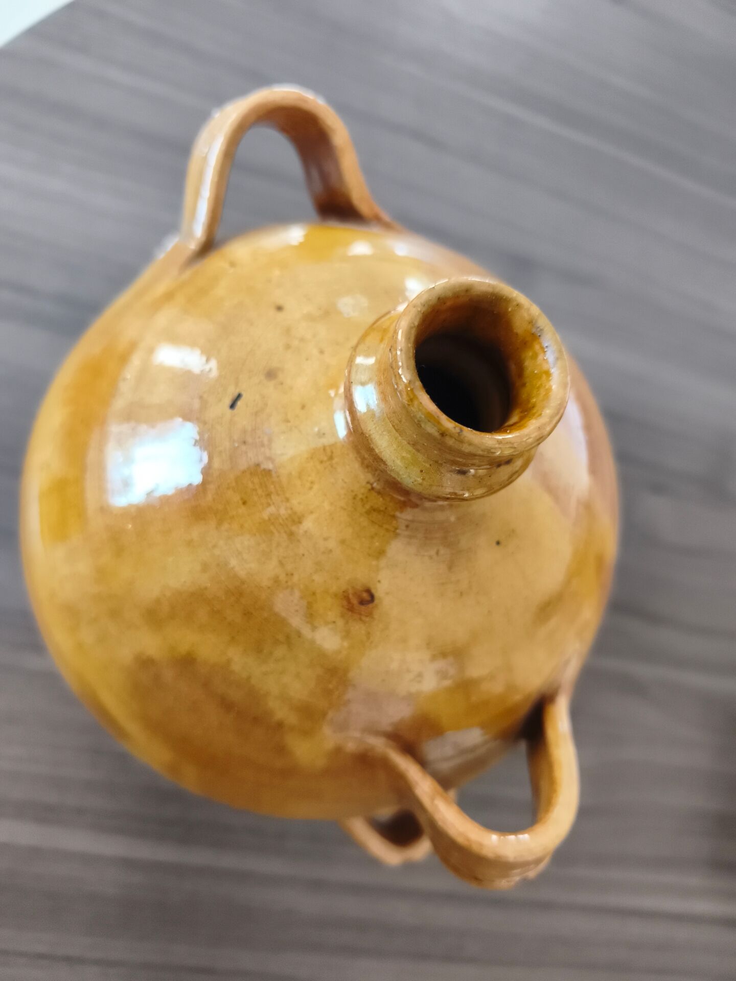 Yellow Provençal jar in terracotta.