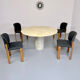 Veined marble round table with central base, Italian design from the 1970s.
