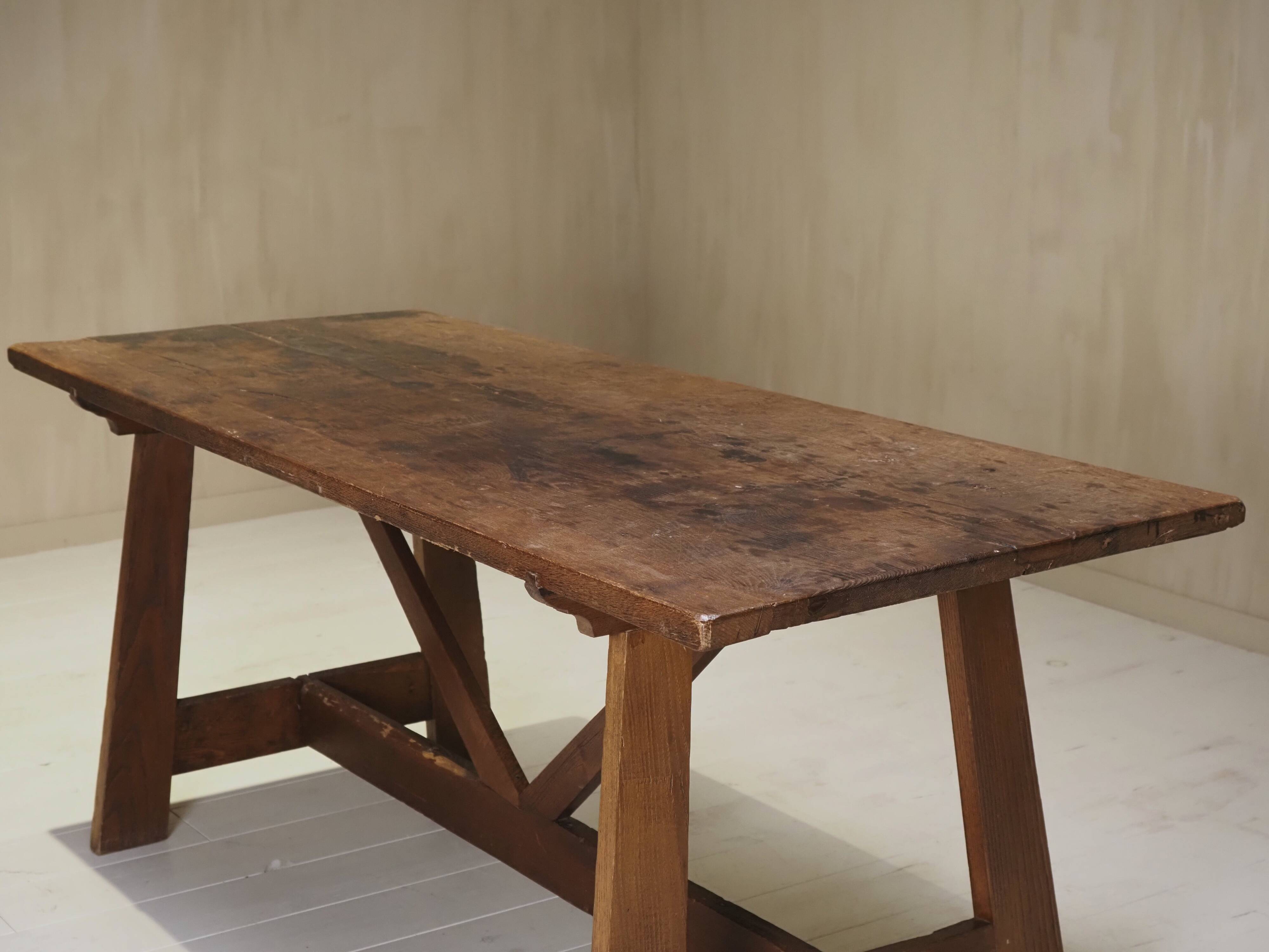 19th-century Italian dining table