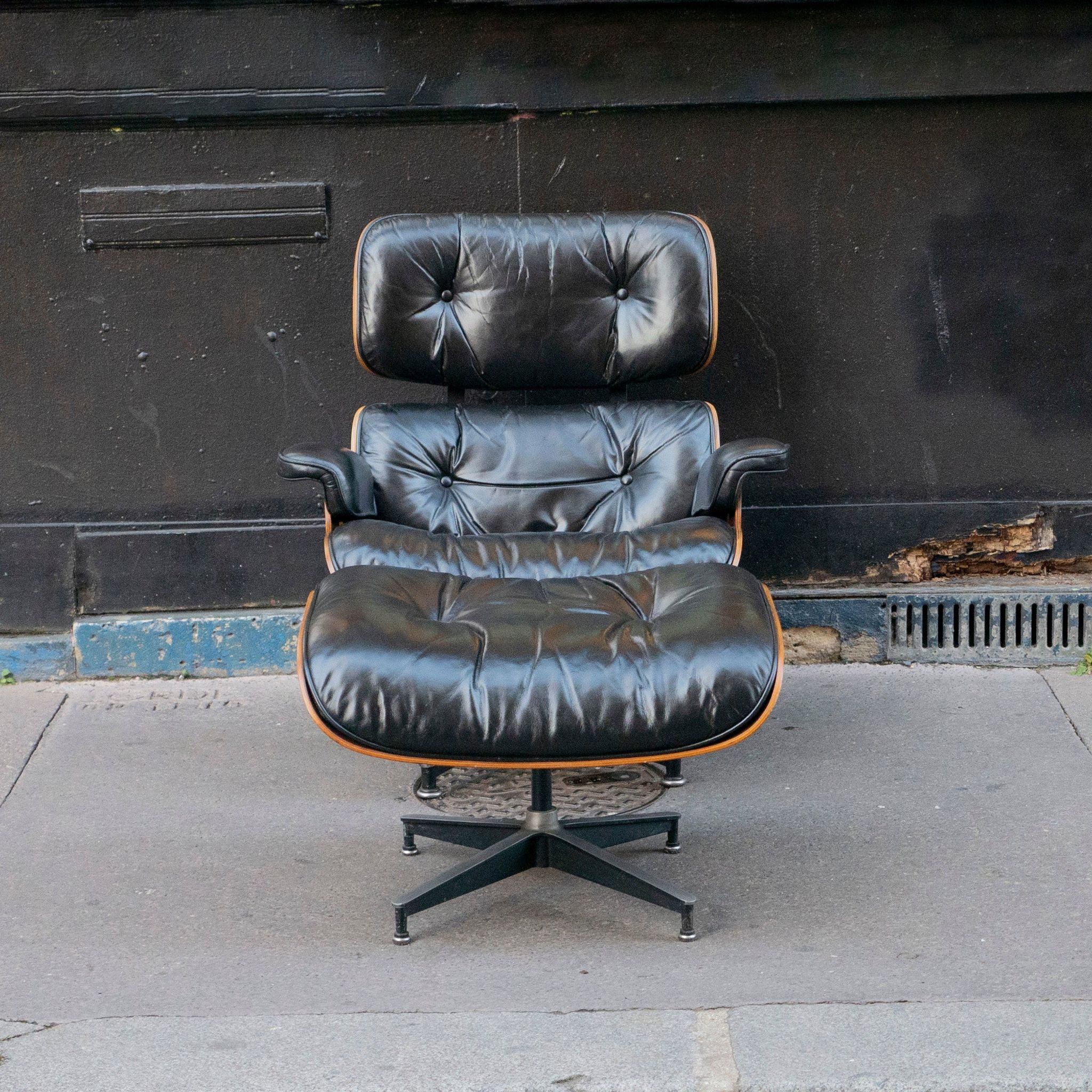 Lounge Chair and ottoman armchair by Charles & Ray Eames - Herman Miller 1976