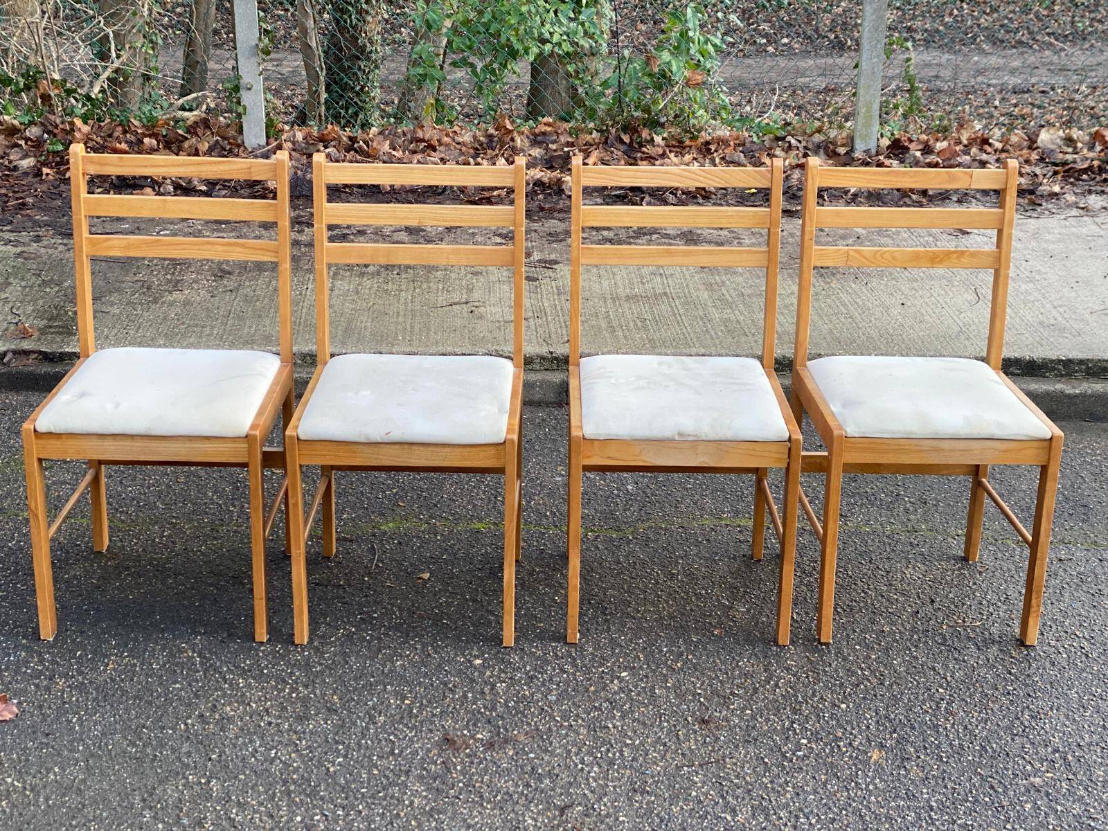 4 Scandinavian dining chairs in solid wood and fabric from the 1980s.