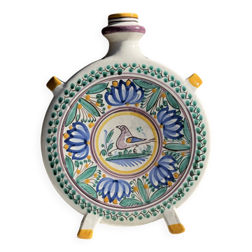 Vintage flat plate in white Modra earthenware, hand-painted.