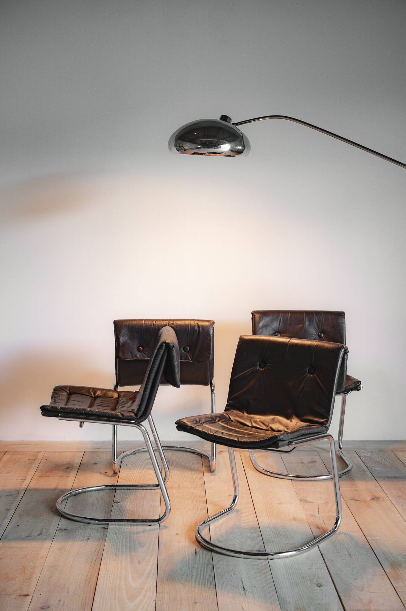 Lot de 4 chaises italiennes, années 70.