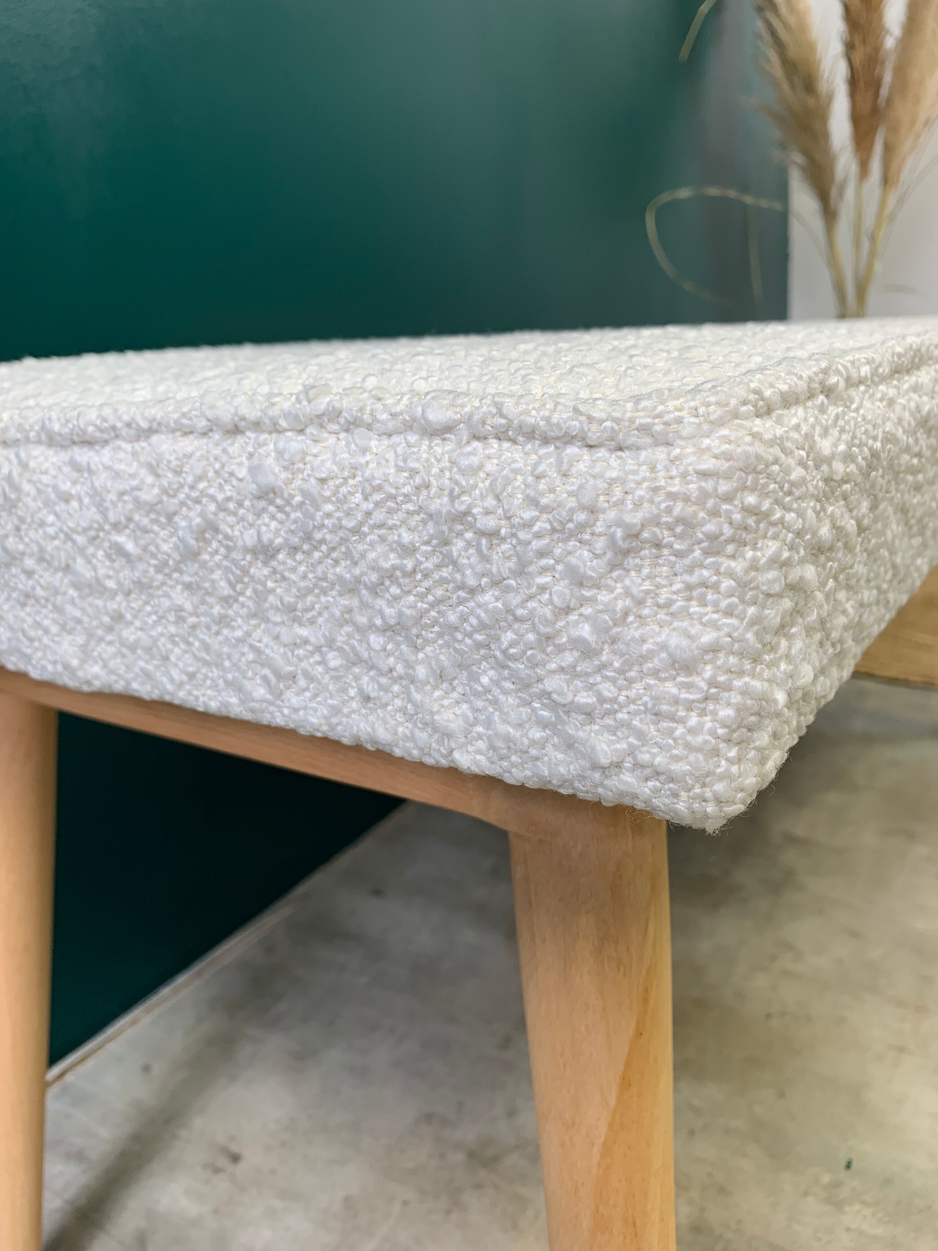 Scandinavian-line bench