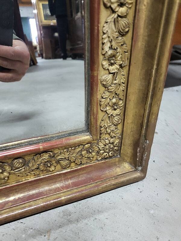 19th century gilt mirror with flowers and foliage decor