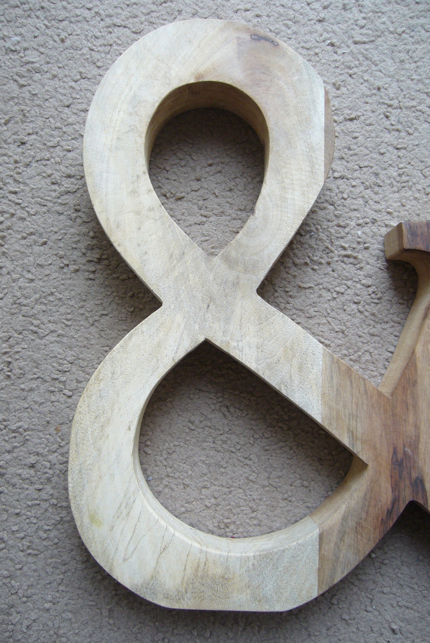 Letter Esperluette solid wood
