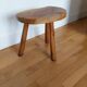 tabouret tripode brutaliste bois massif brutalisme