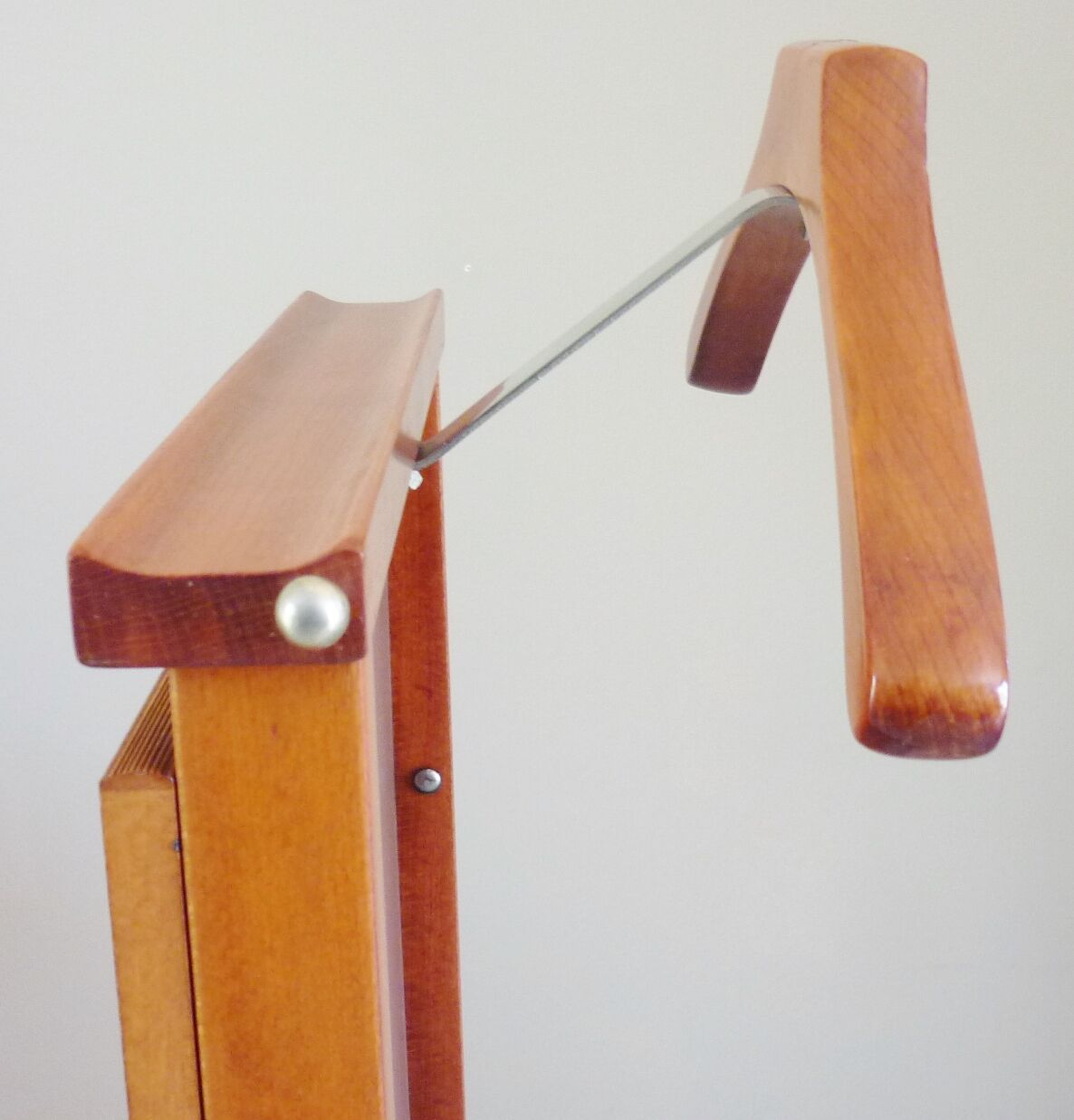 Wooden valet, signed Fratelli Reguitti, 60s, on wheels