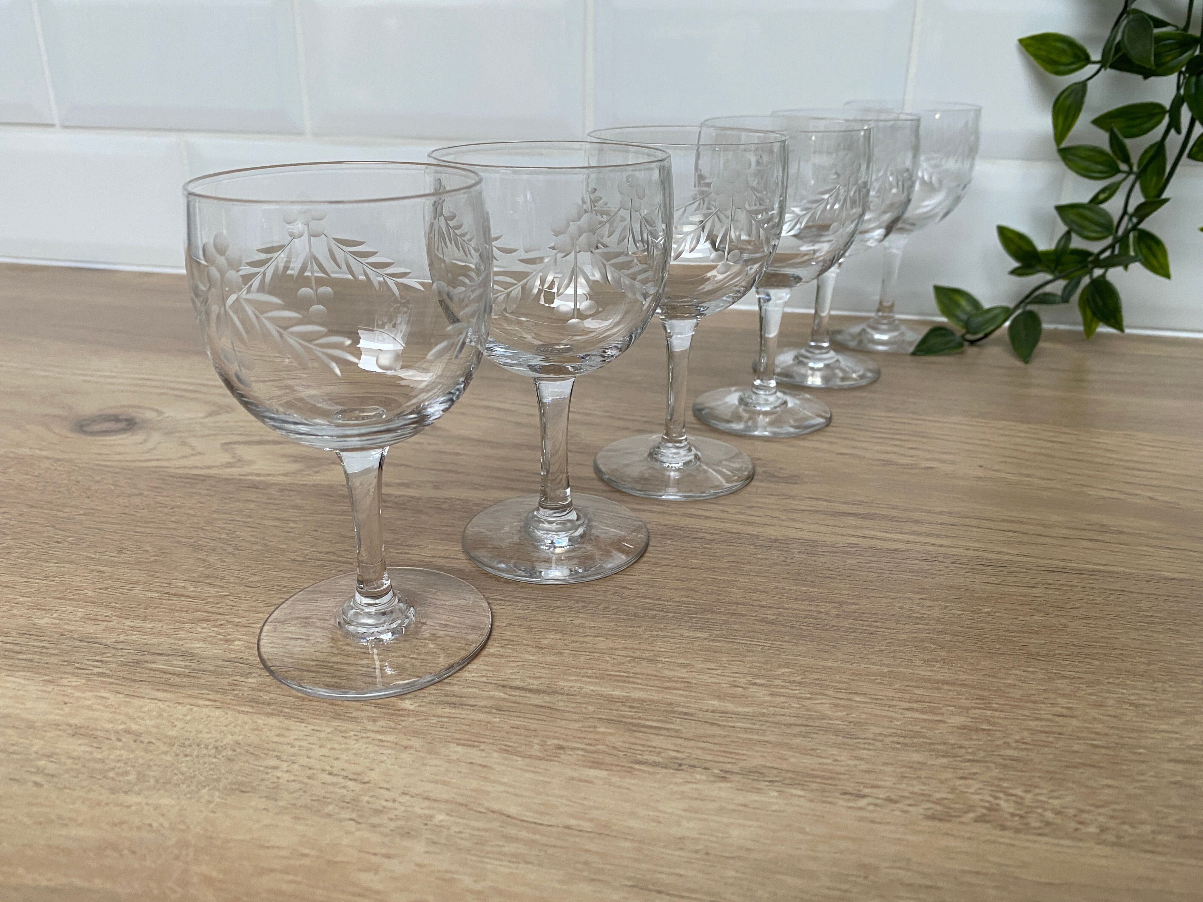 Set of 6 engraved balloon wine glasses