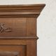 Armoire ancienne à miroir et décors sculptés