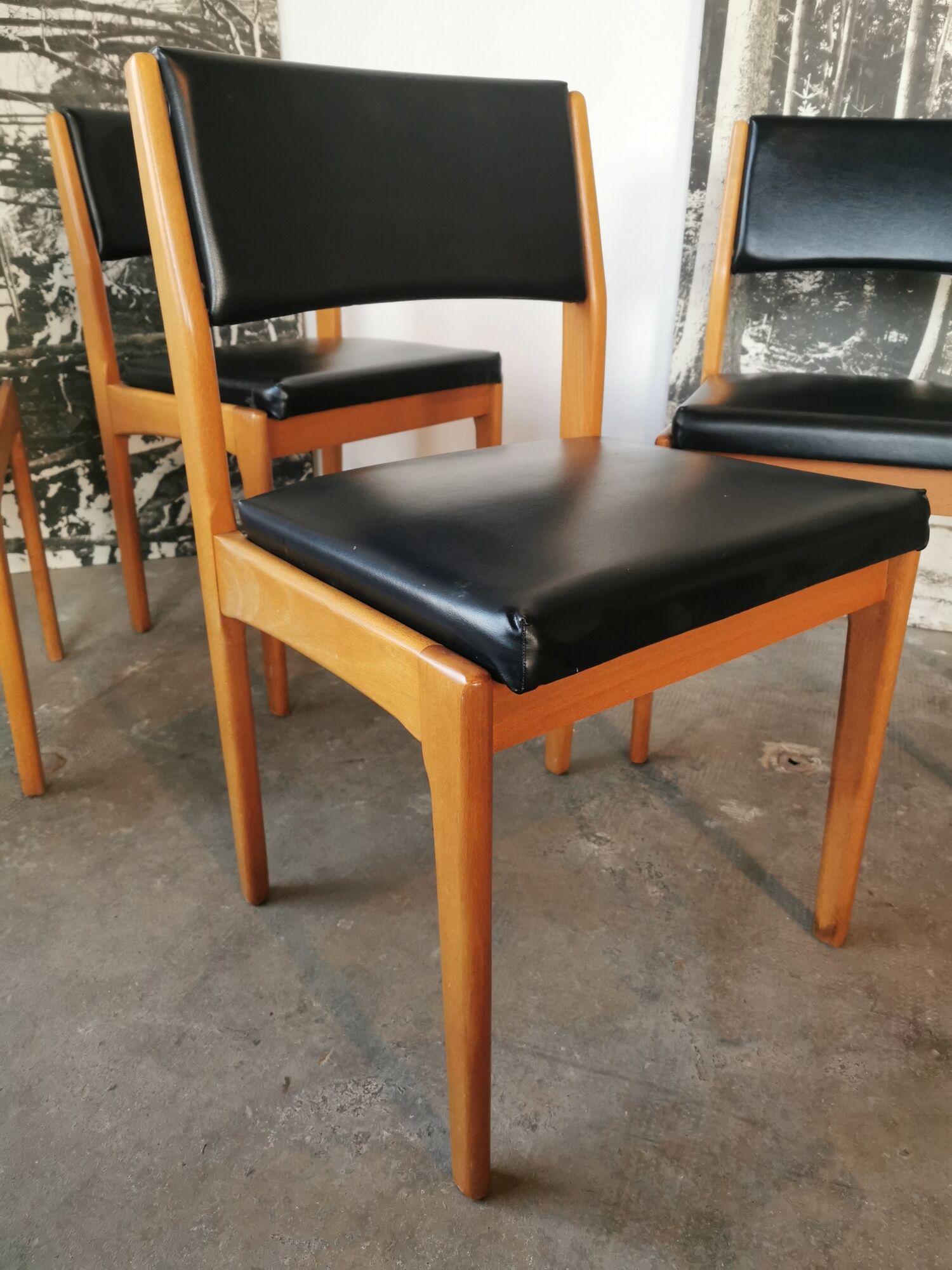 Set of 4 chairs scandinavian style wood and skaï black