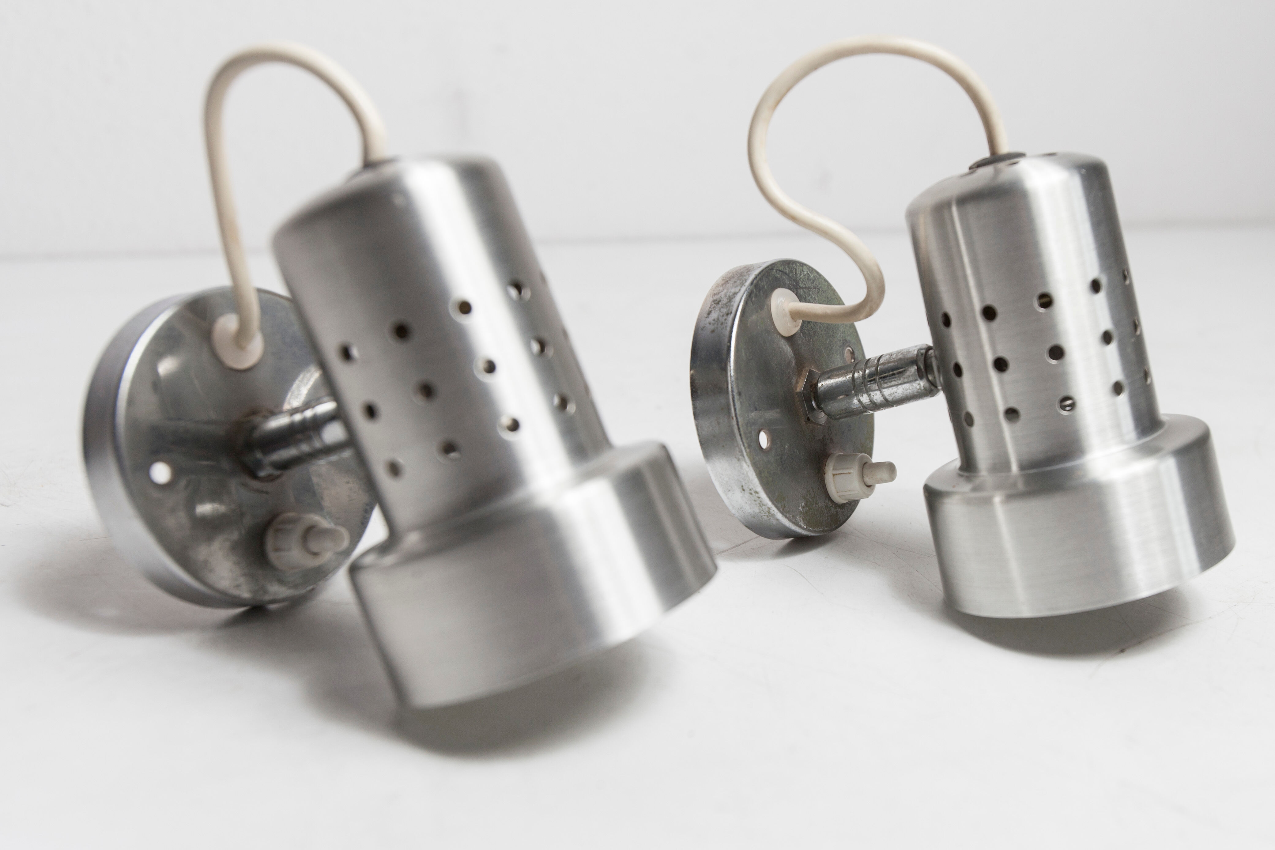 Pair of modernist wall lights in aluminum 1970