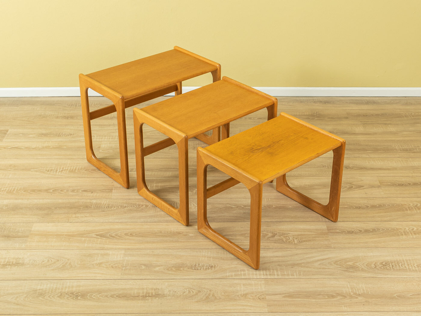 1960s nesting tables, Salin