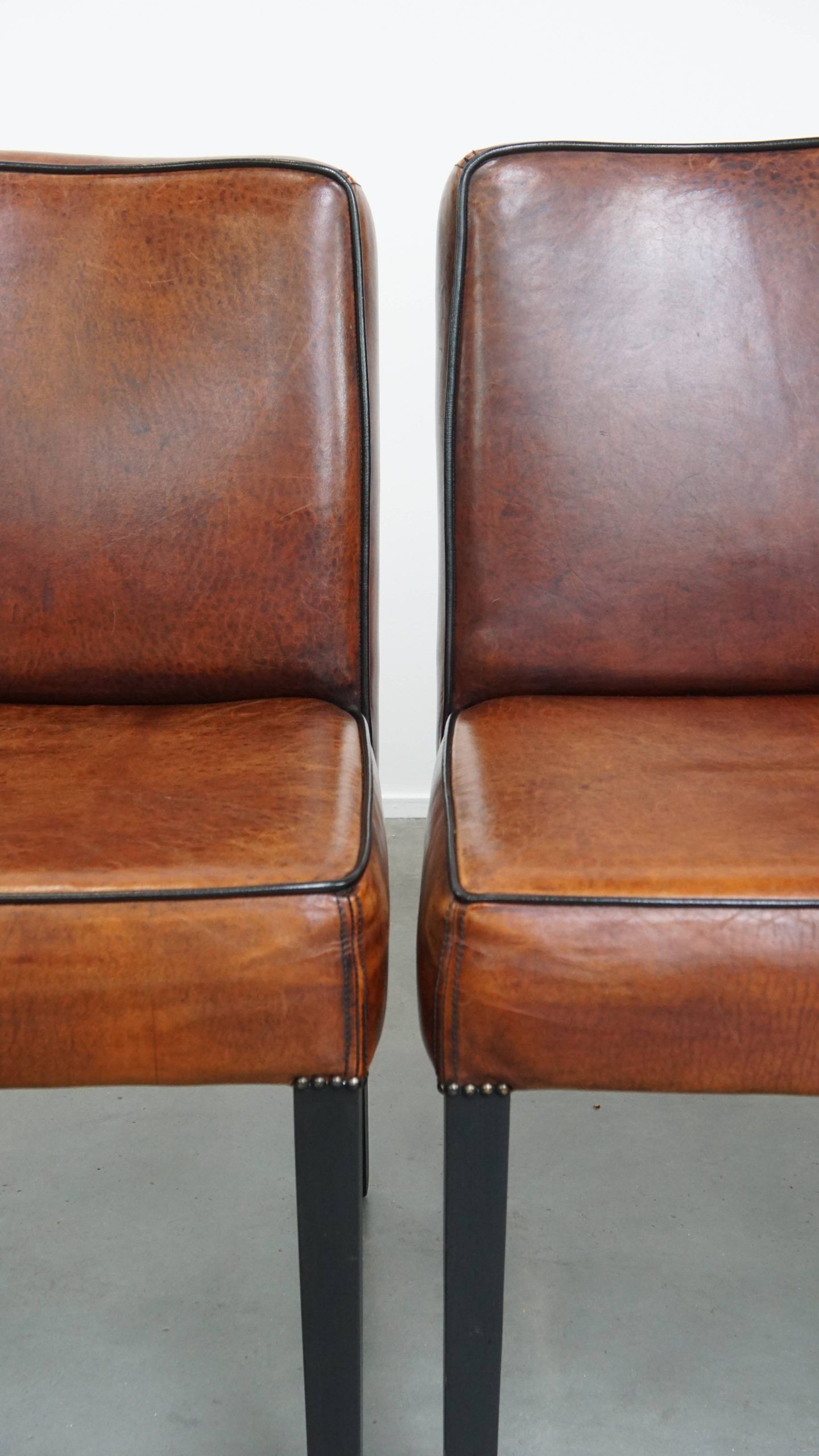 Luxury set of 4 comfortable dining chairs made of sheepskin leather