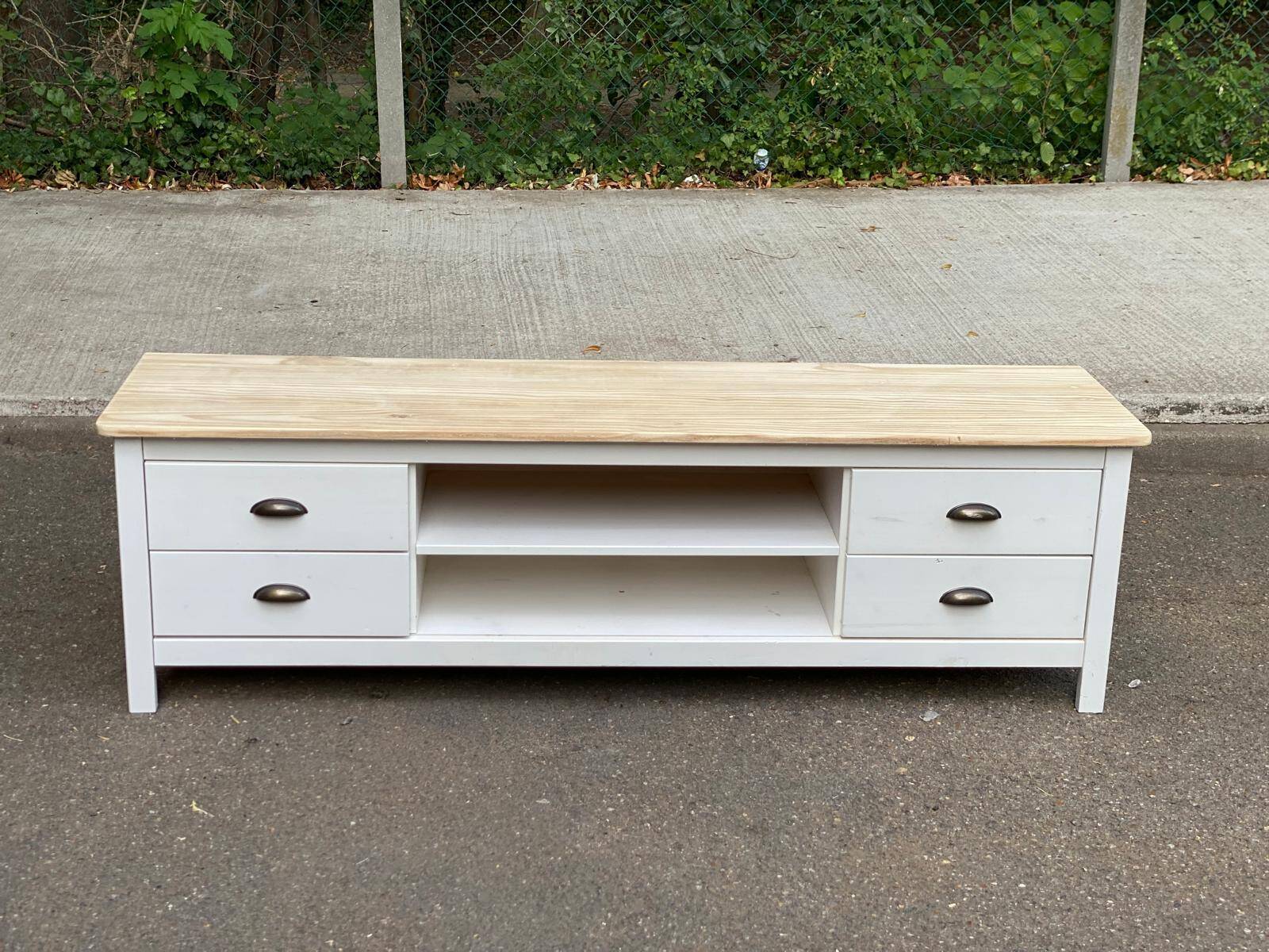 Scandinavian chic country TV unit in solid white and natural wood 160cm