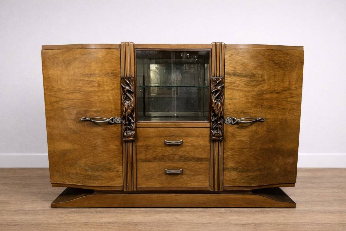 Sideboard in a row, Art Deco period, in walnut.
