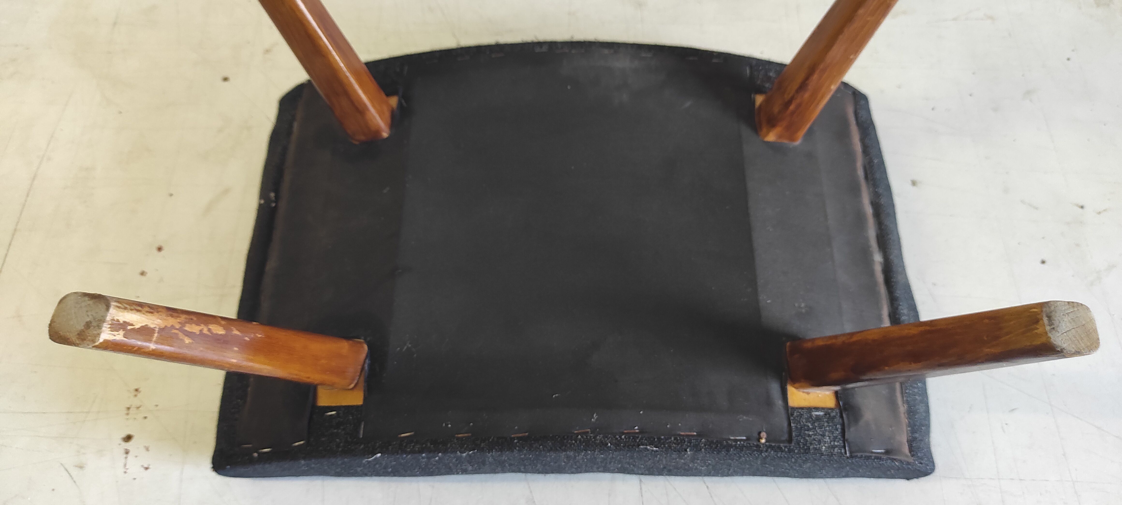 Ottoman modernist in solid wood - 1950s/60s