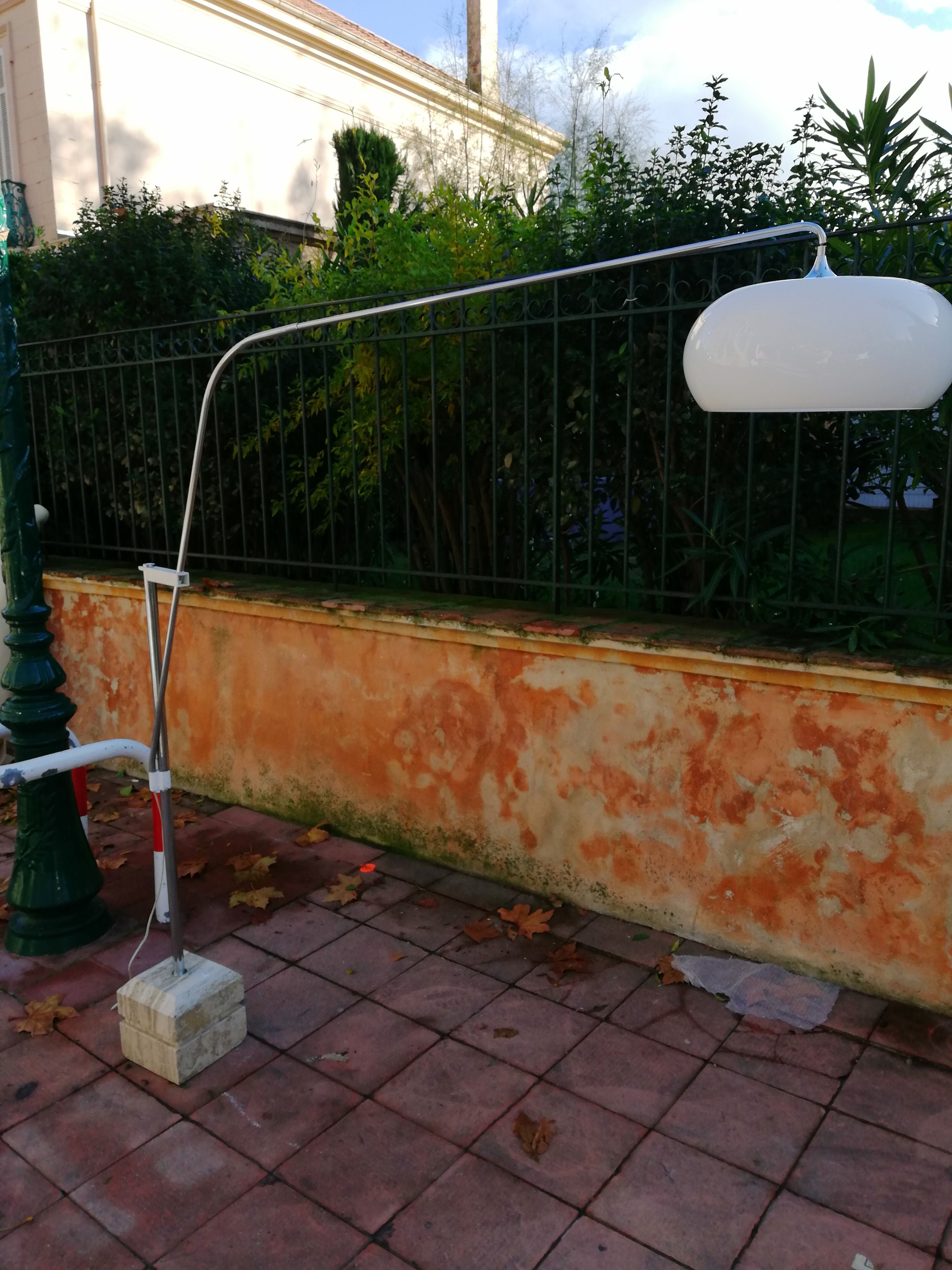 Italian Streetlight style "arc" a remote arm