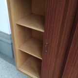 armoire décorative du milieu du siècle avec pieds en laiton