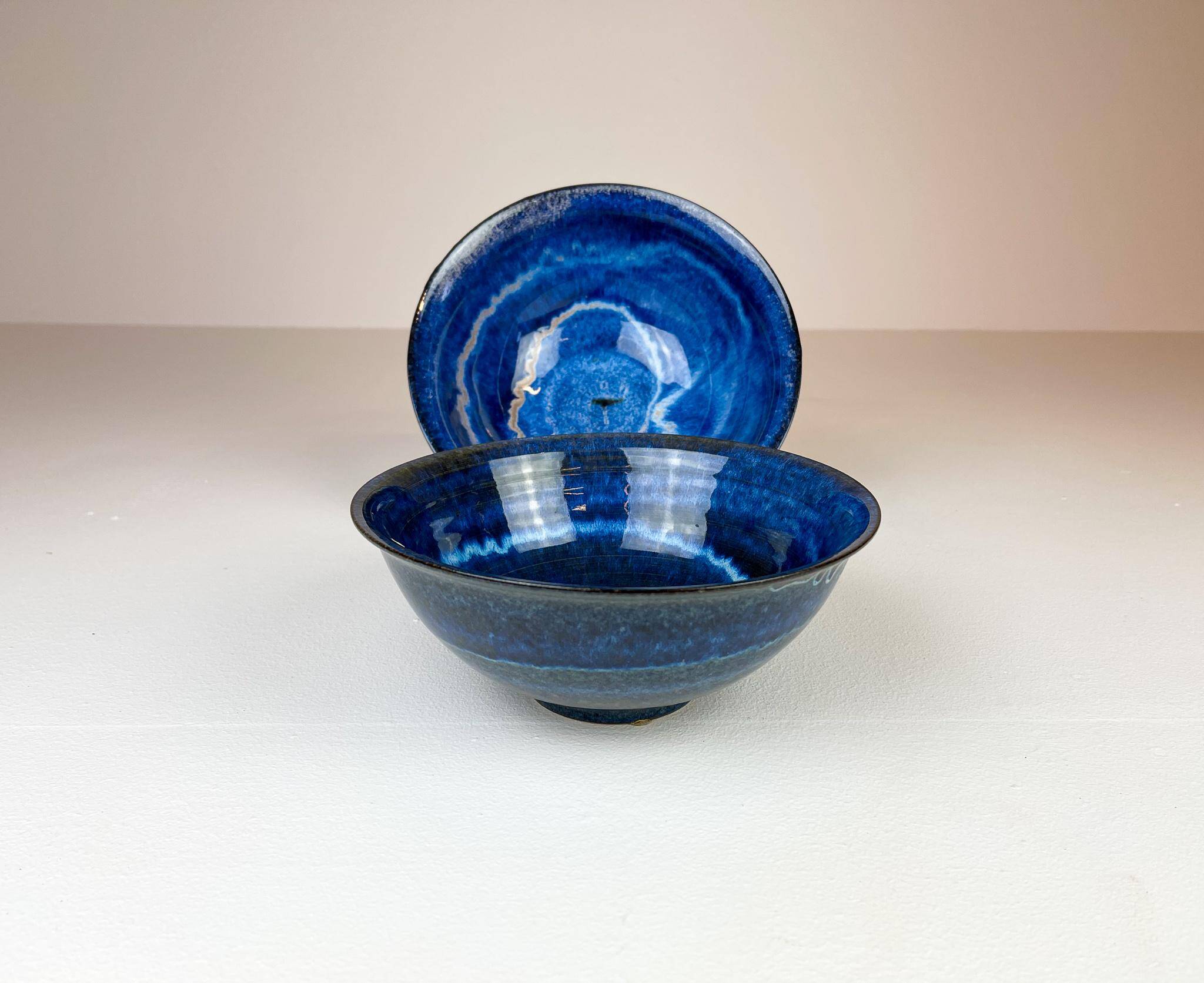 Modernist ceramic bowl by Carl-Harry Stålhane, Design Huset, Sweden.