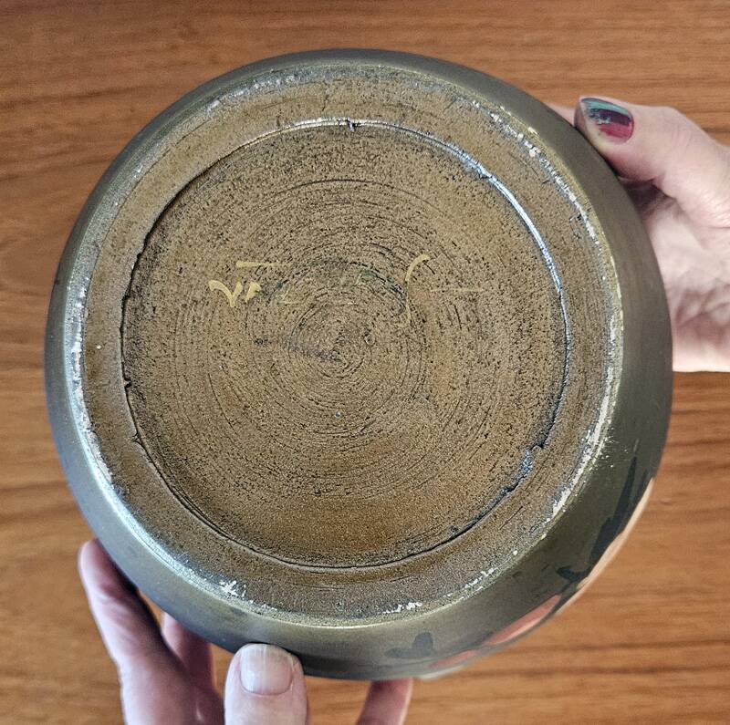 Sculptural vase signed Louis Giraud, Vallauris, hand-painted floral decoration.