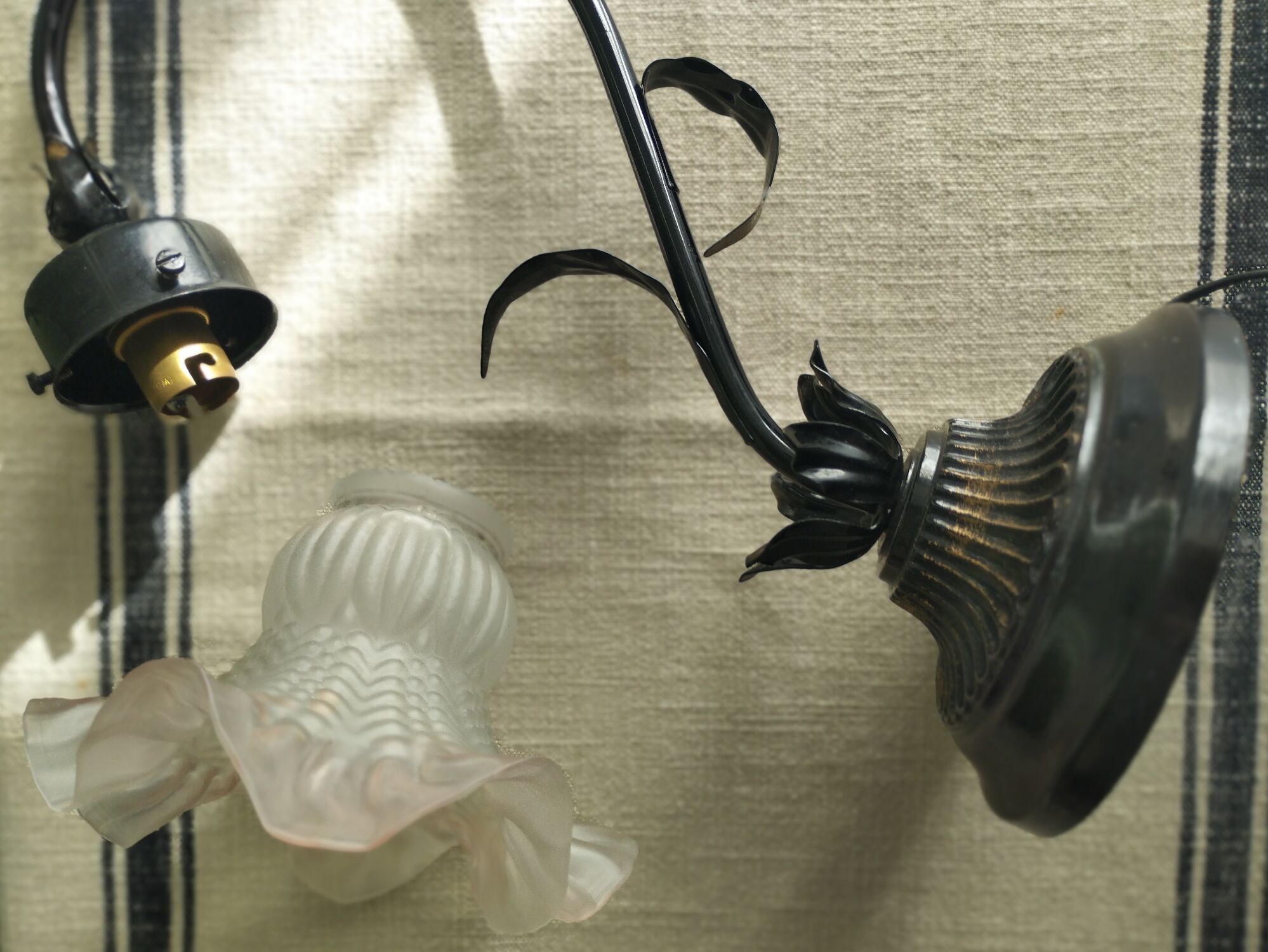 Tulip lamp in patinated black metal with an opaque glass shade.