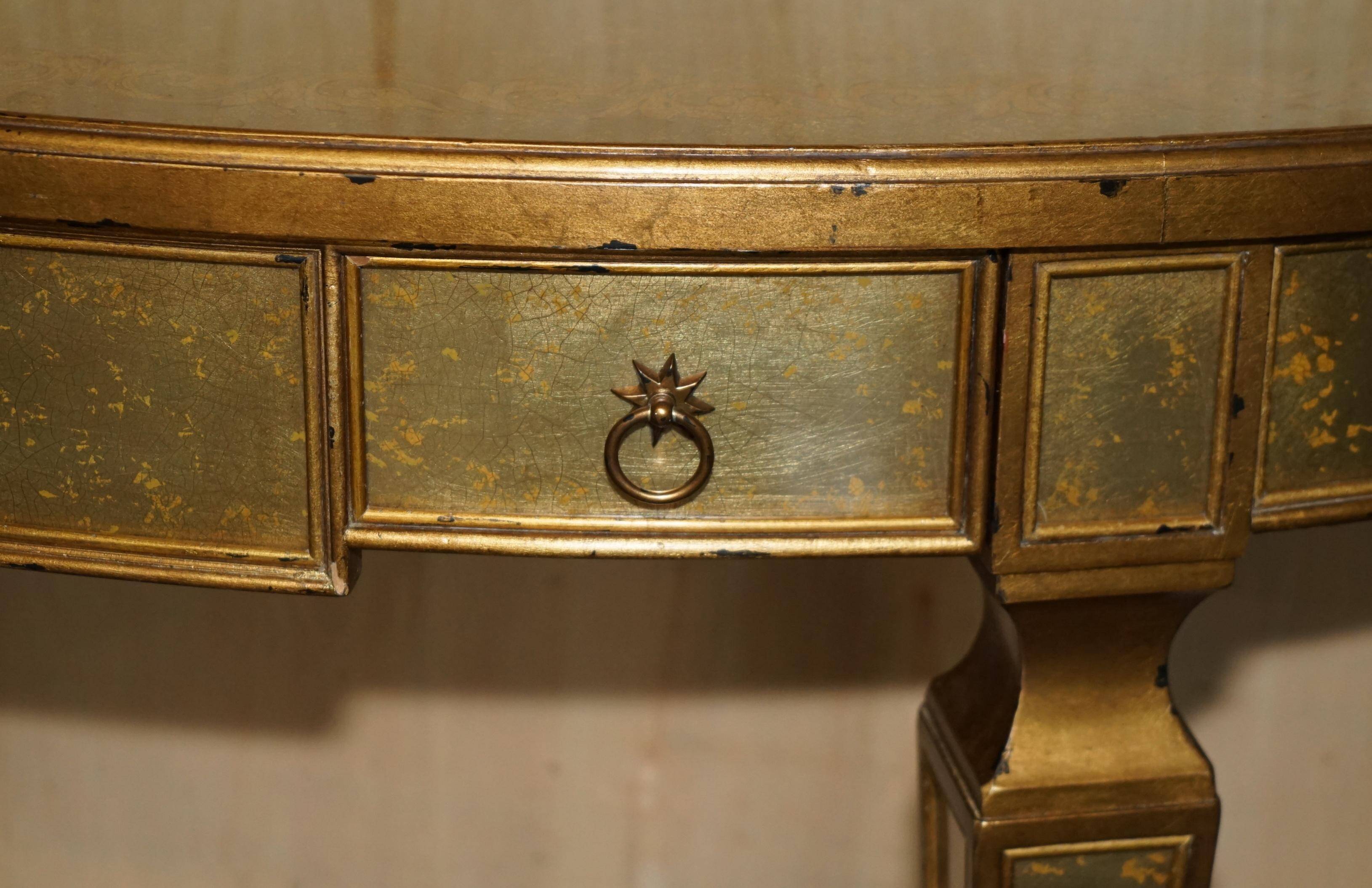 Console demi-lune Eglomise Theodore Alexander finition dorée