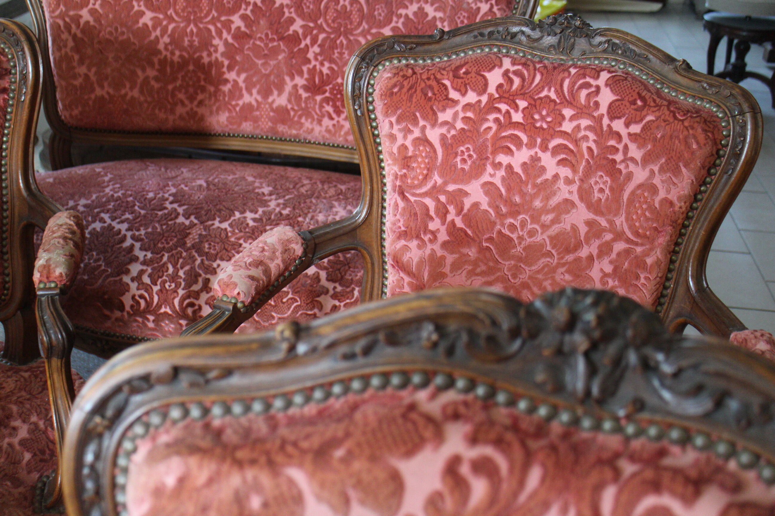 Louis XV style rocaille lounge, 4 armchairs and a bench seat