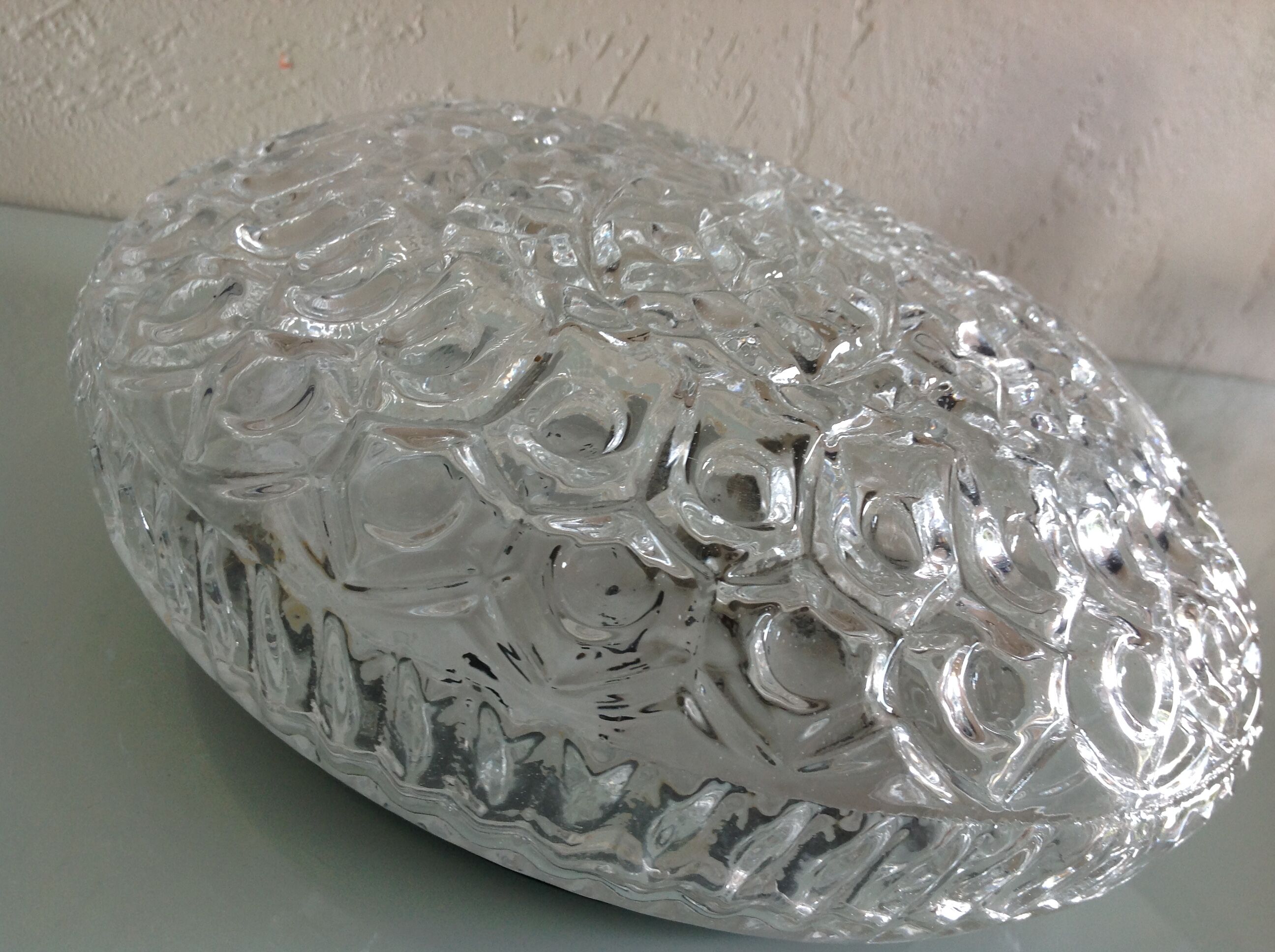 Half-moonized structured glass 60/70