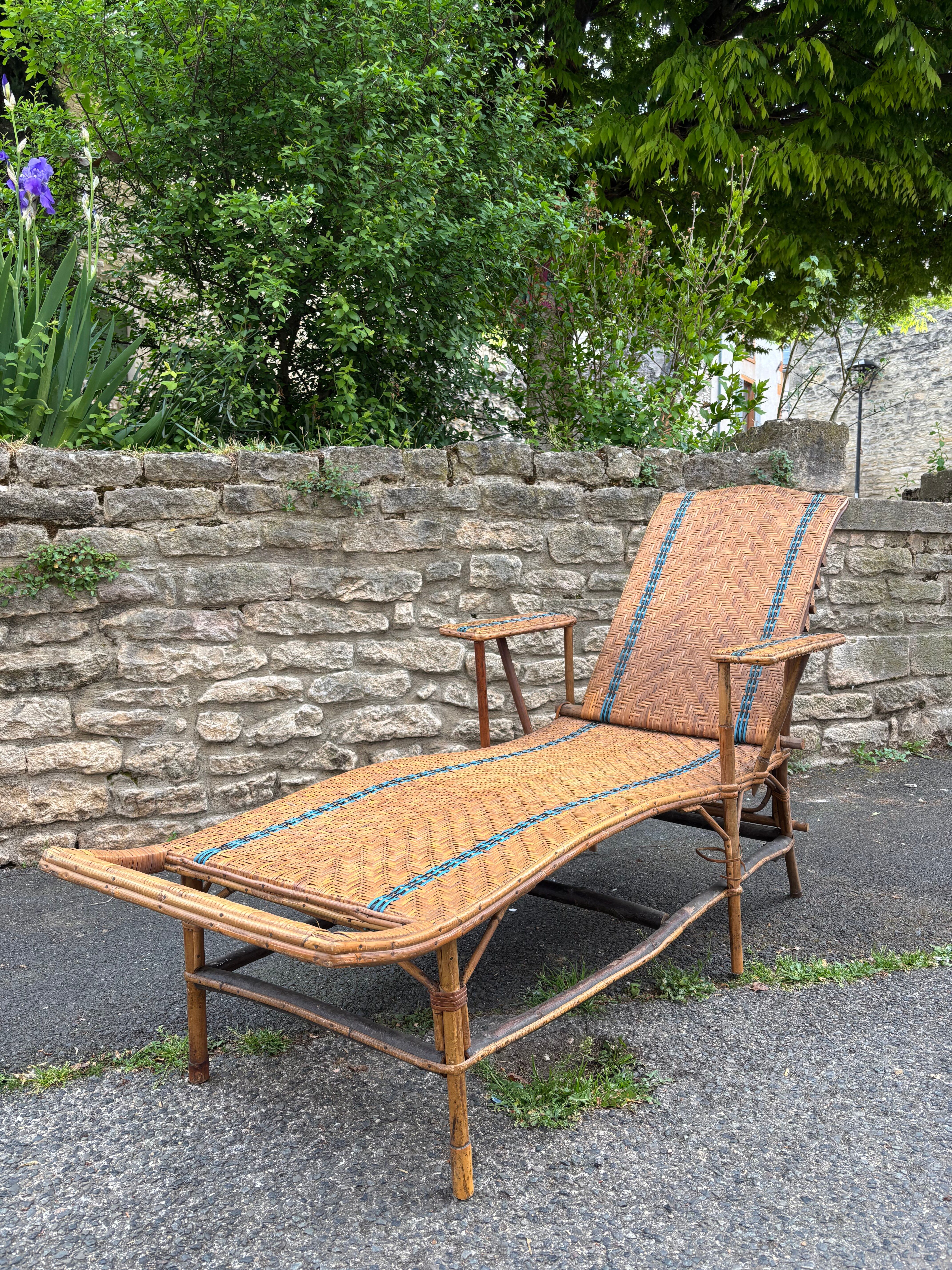 Wicker chaise longue