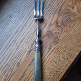 Serving cutlery