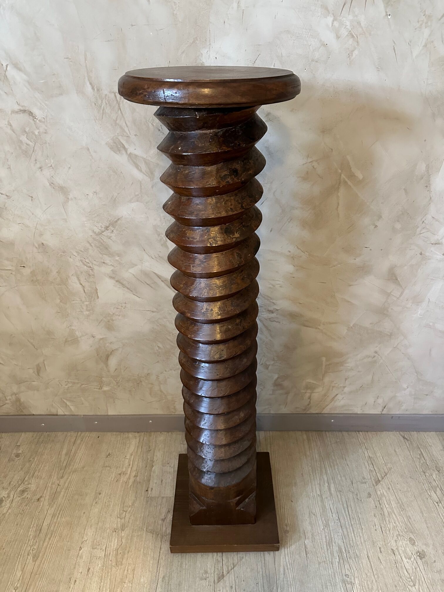 Press screw column