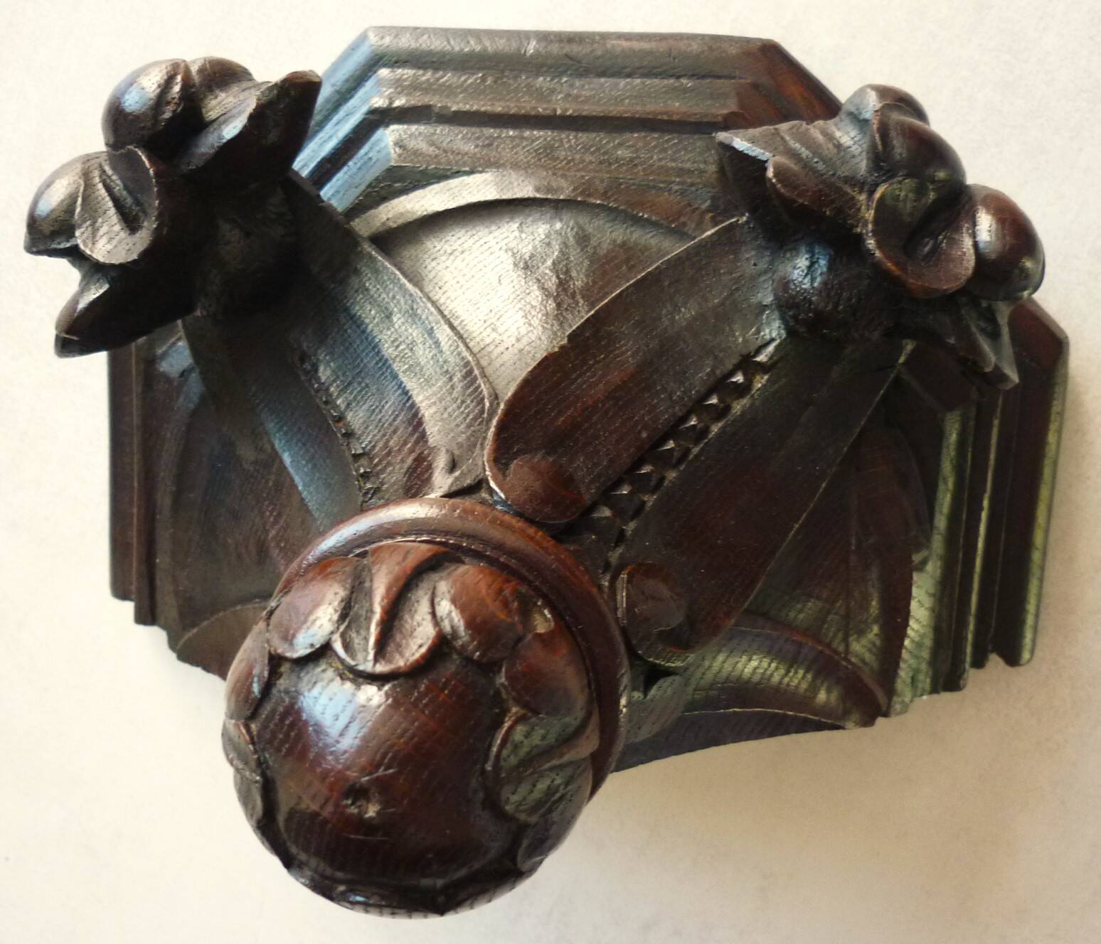 Etagère, applique murale ancienne, bois sculpté, porte statue