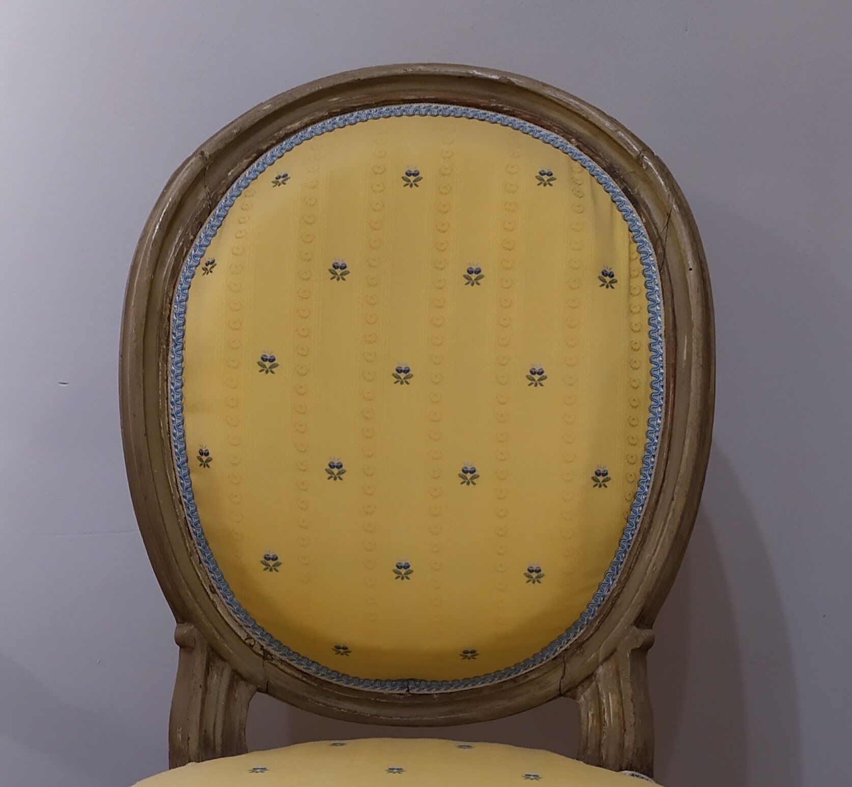 Medallion back chair Louis XVI
