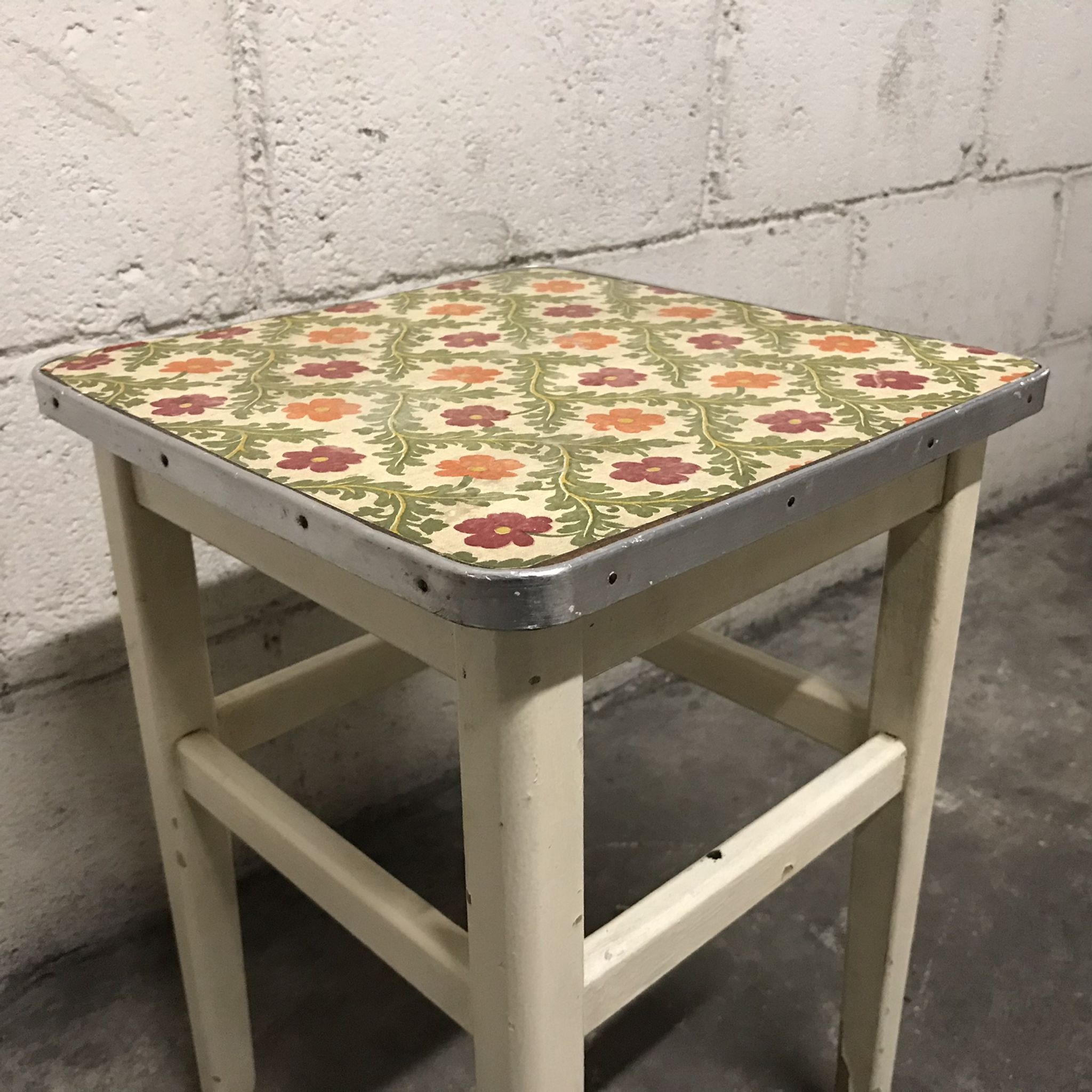 Tabouret en bois vintage