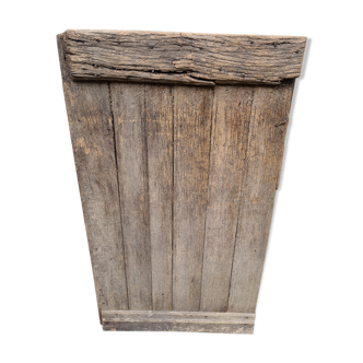 Old door sing