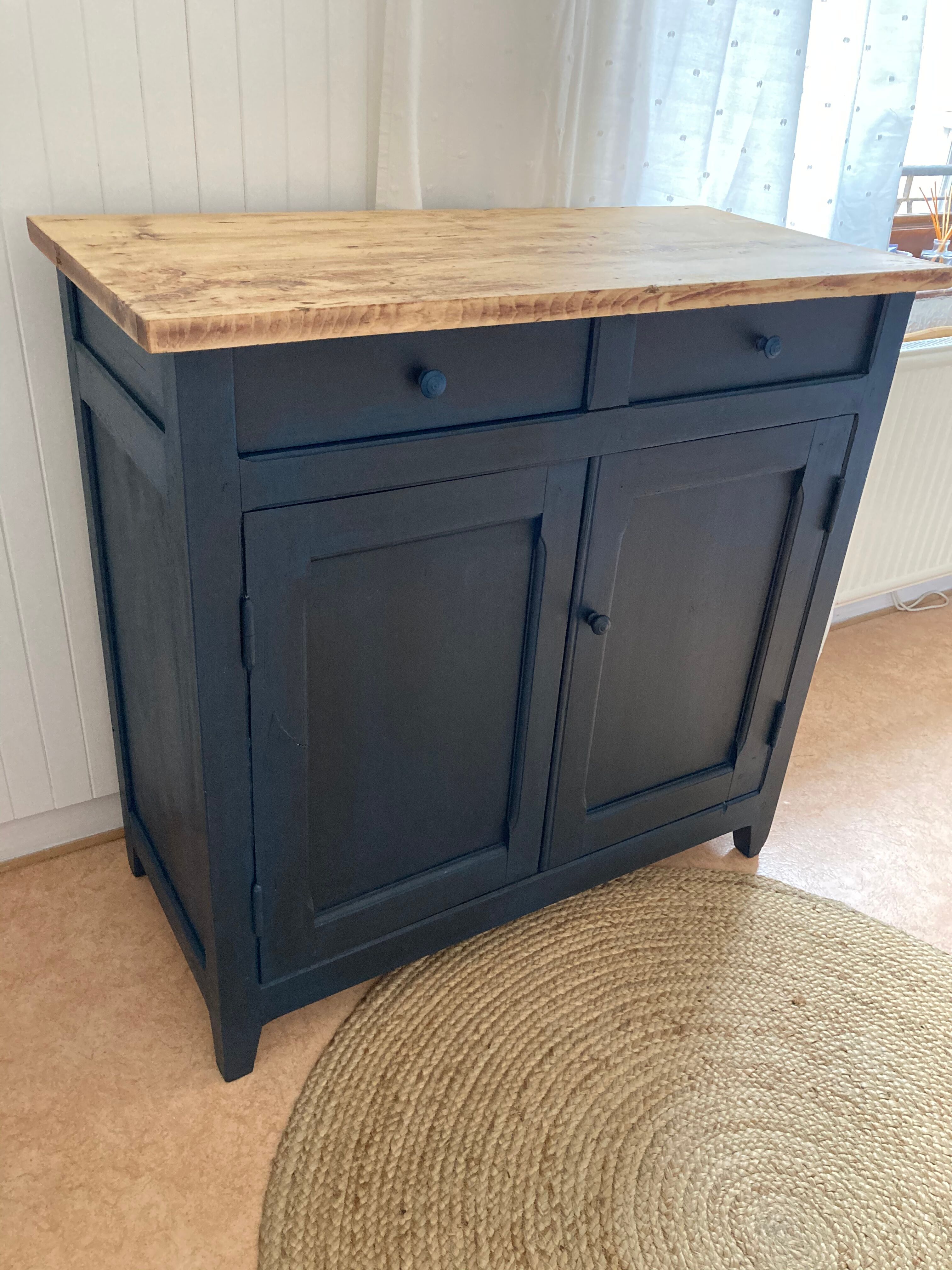 Blue parisian buffet