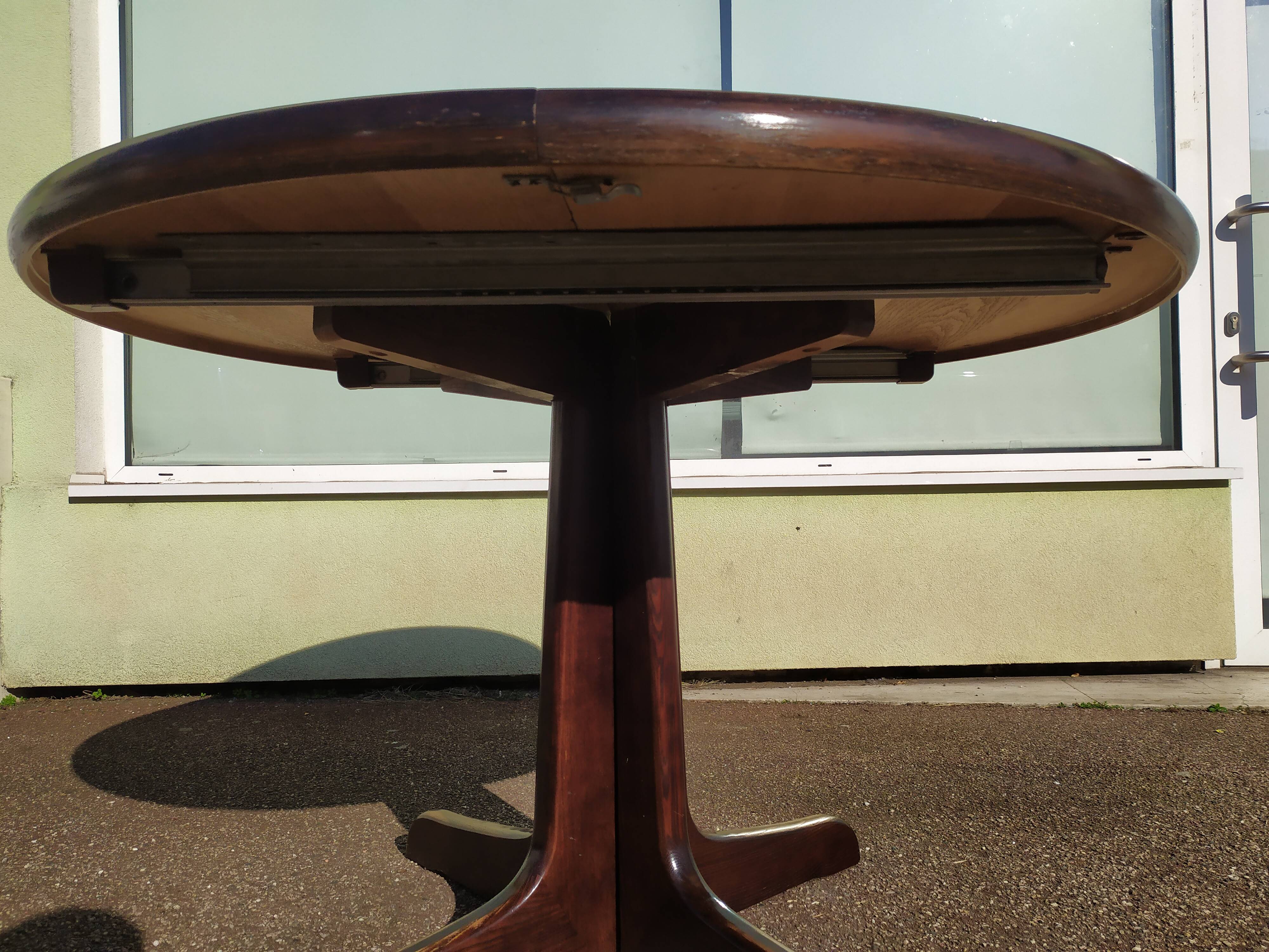 Round extendable wooden table - year 1960 - 110cm to 210cm