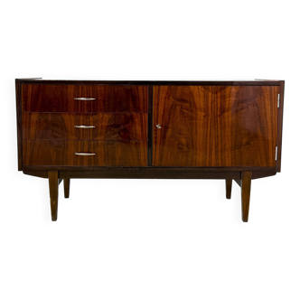 Subtle high-gloss sideboard in Scandinavian style